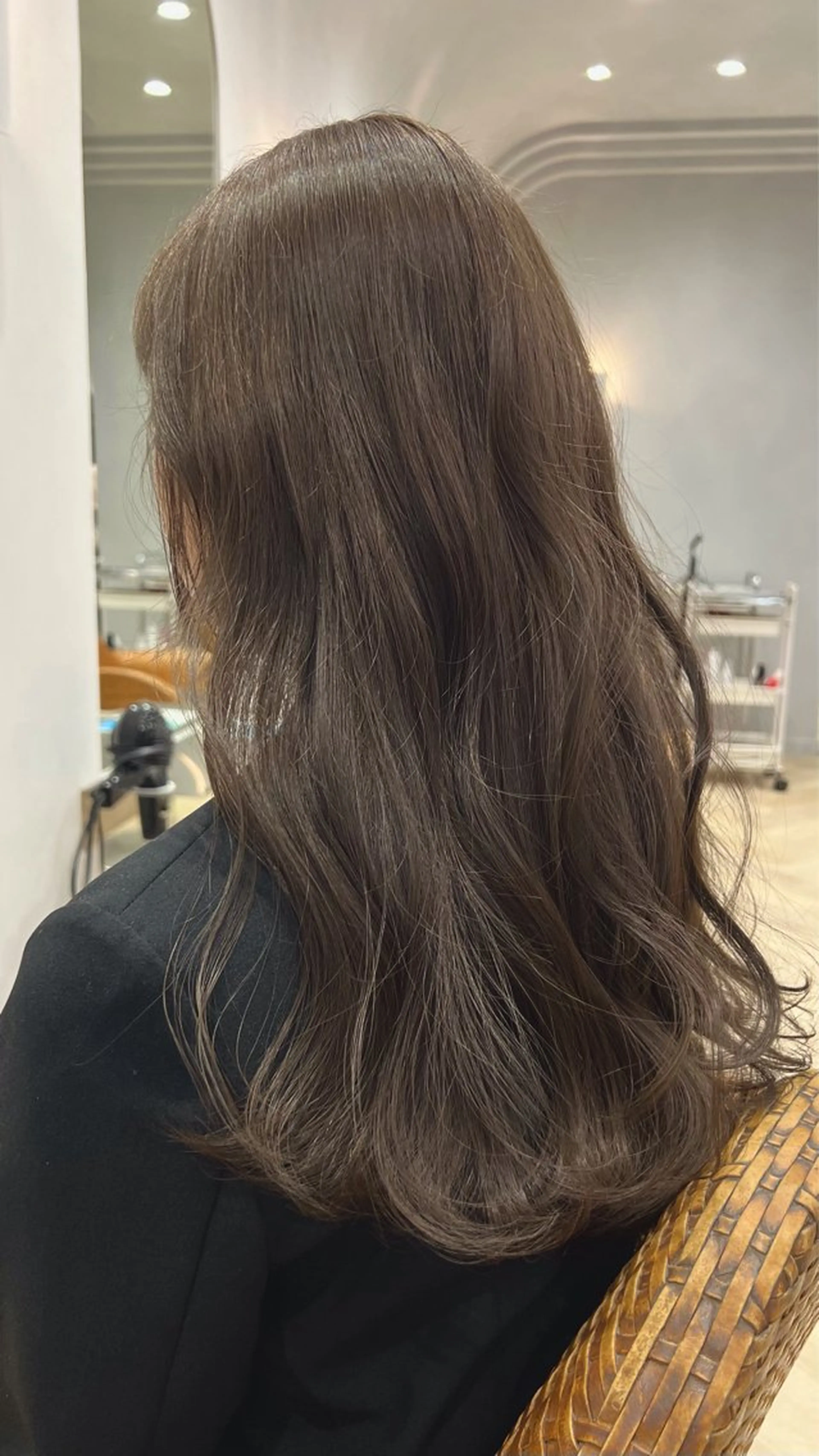 ロング カラー 新田 璃那のヘアスタイル