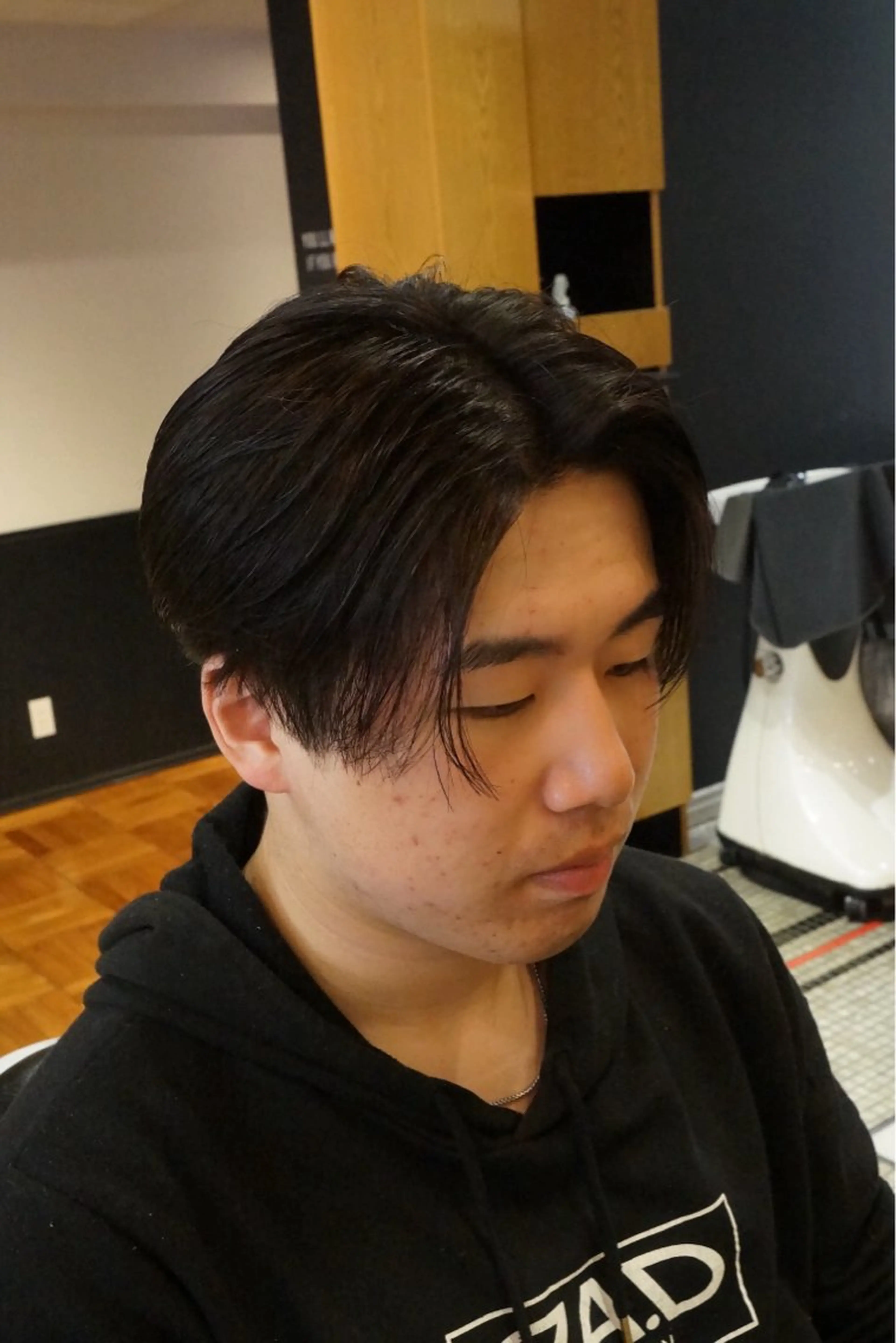 ミディアム メンズ センターパート メンズ韓国風 顔周りカット 韓国風ヘア シフト赤坂店所属・濵田 蘭のヘアスタイル
