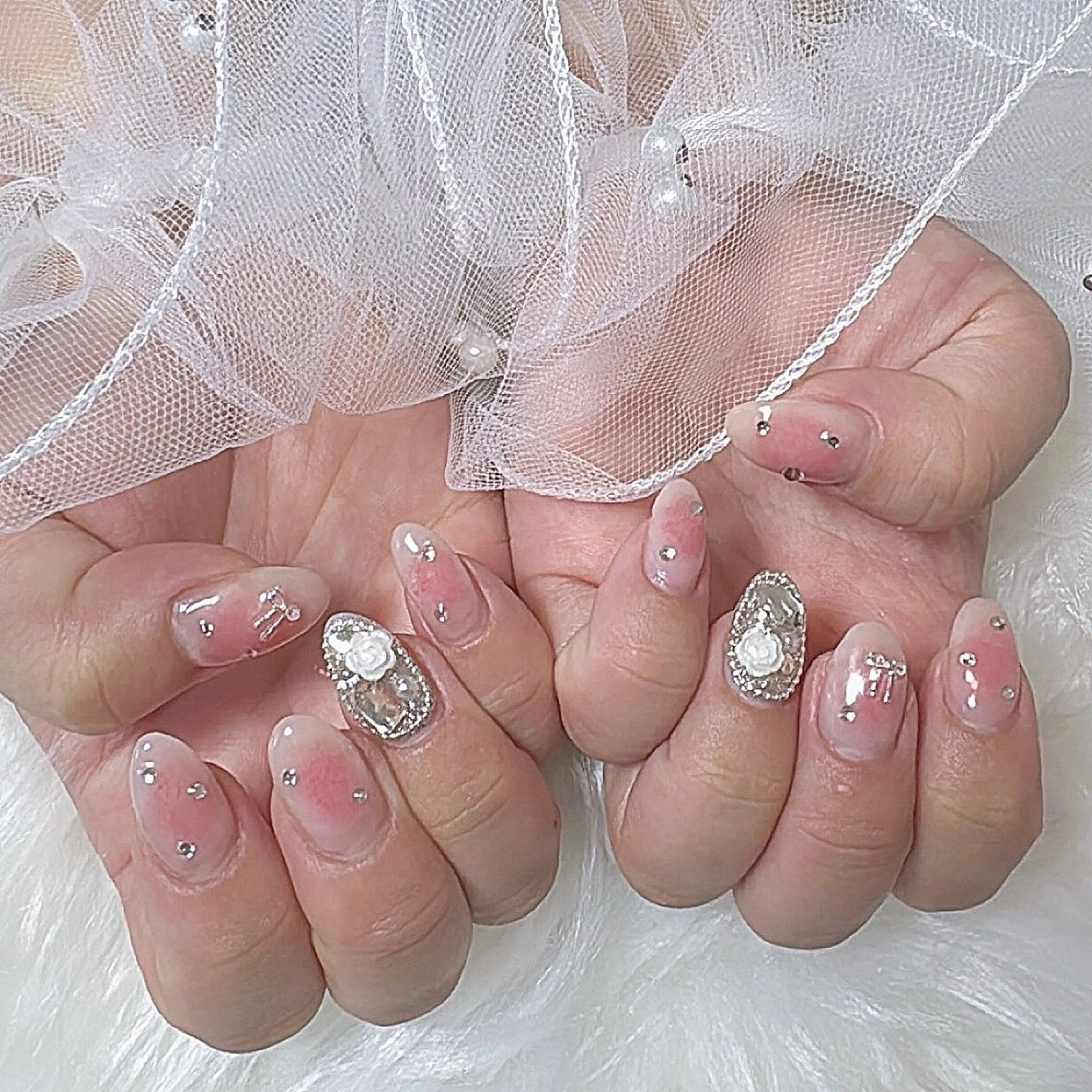 ネイル シュシュ 🎀 girly nailのネイルデザイン