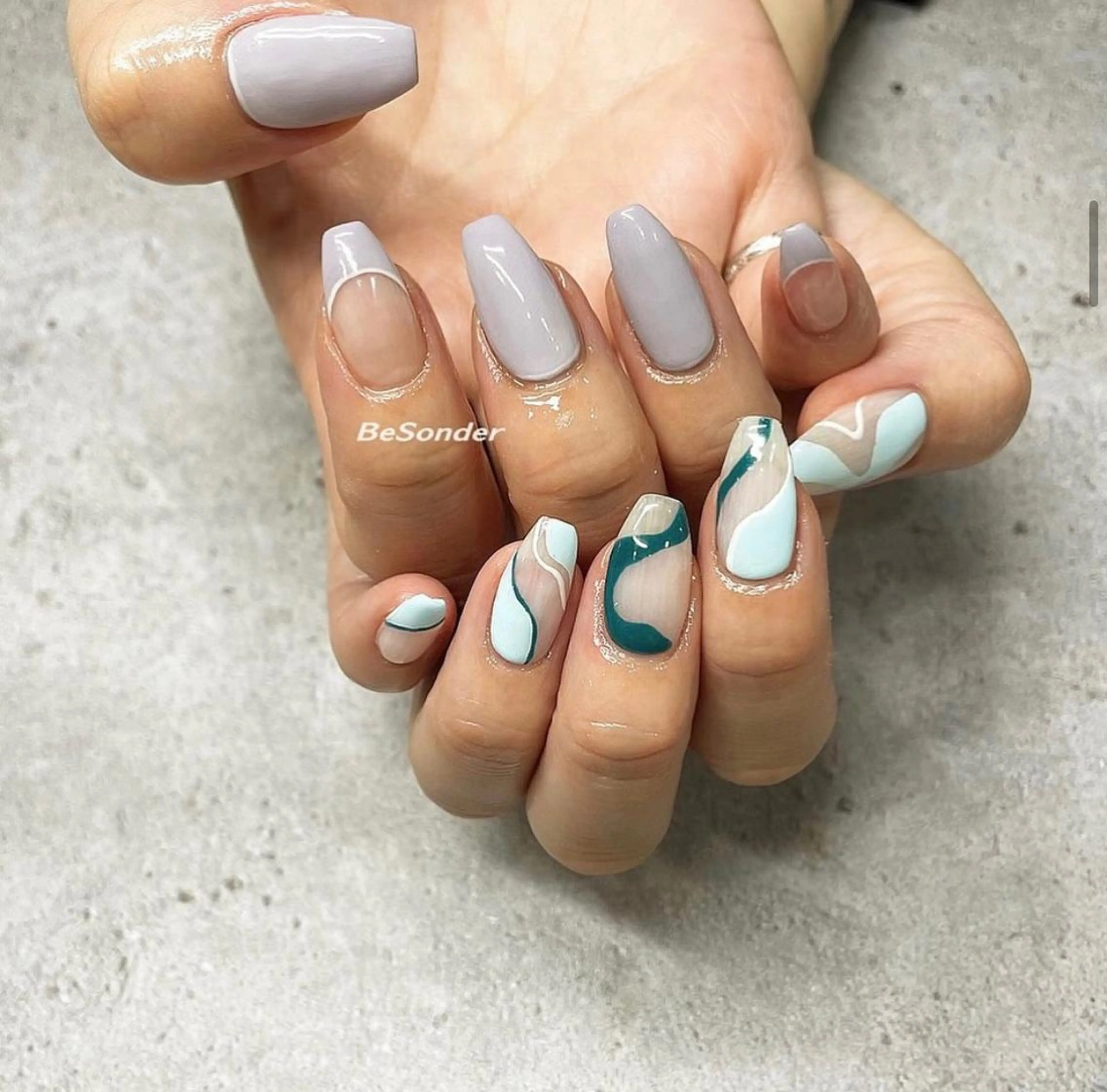 ネイル フレンチネイル ハンドネイル 𝐅𝐢𝐢【本町/ ネイル】Miho💜のネイルデザイン