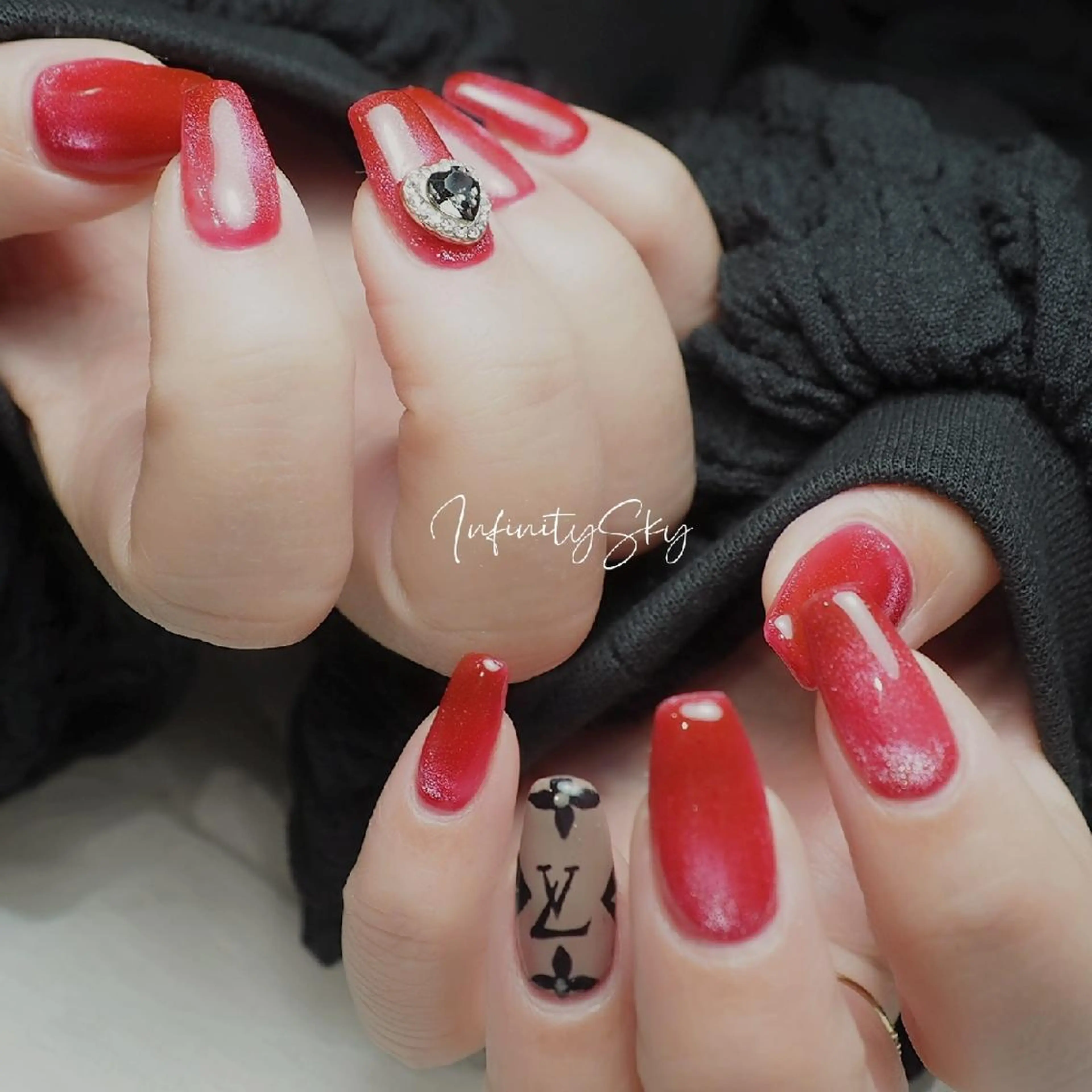 ネイル ハート マグネットネイル 赤色 infinity skyのネイルデザイン