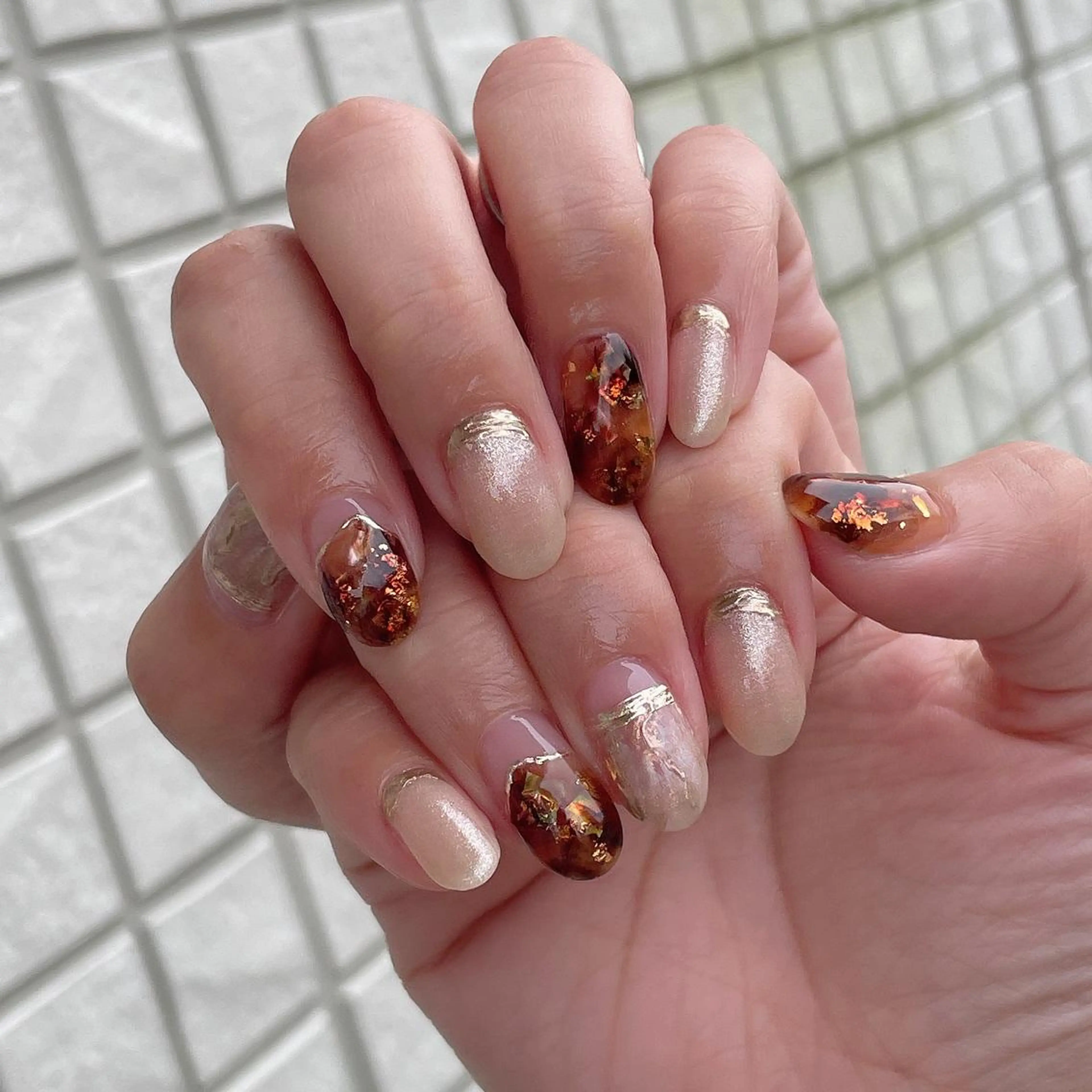 ネイル べっ甲ネイル ニュアンスネイル ハンドネイル amulet TOMOMIのネイルデザイン