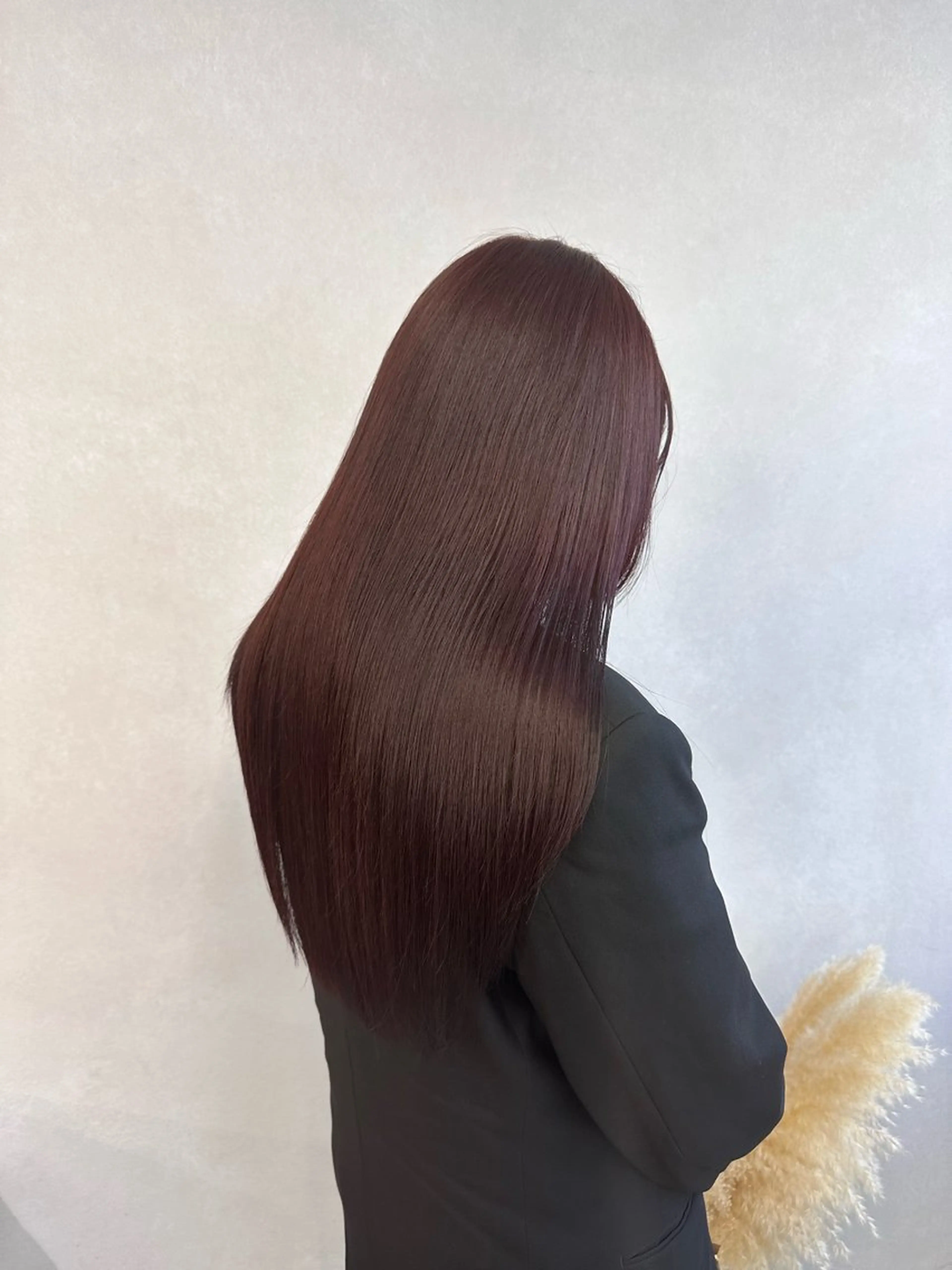 ロング カラー ロングレイヤー ブリーチ ボルドーカラー 透明感カラー ダブルカラー ブリーチ/ニュアンス パーマ/hinaのヘアスタイル