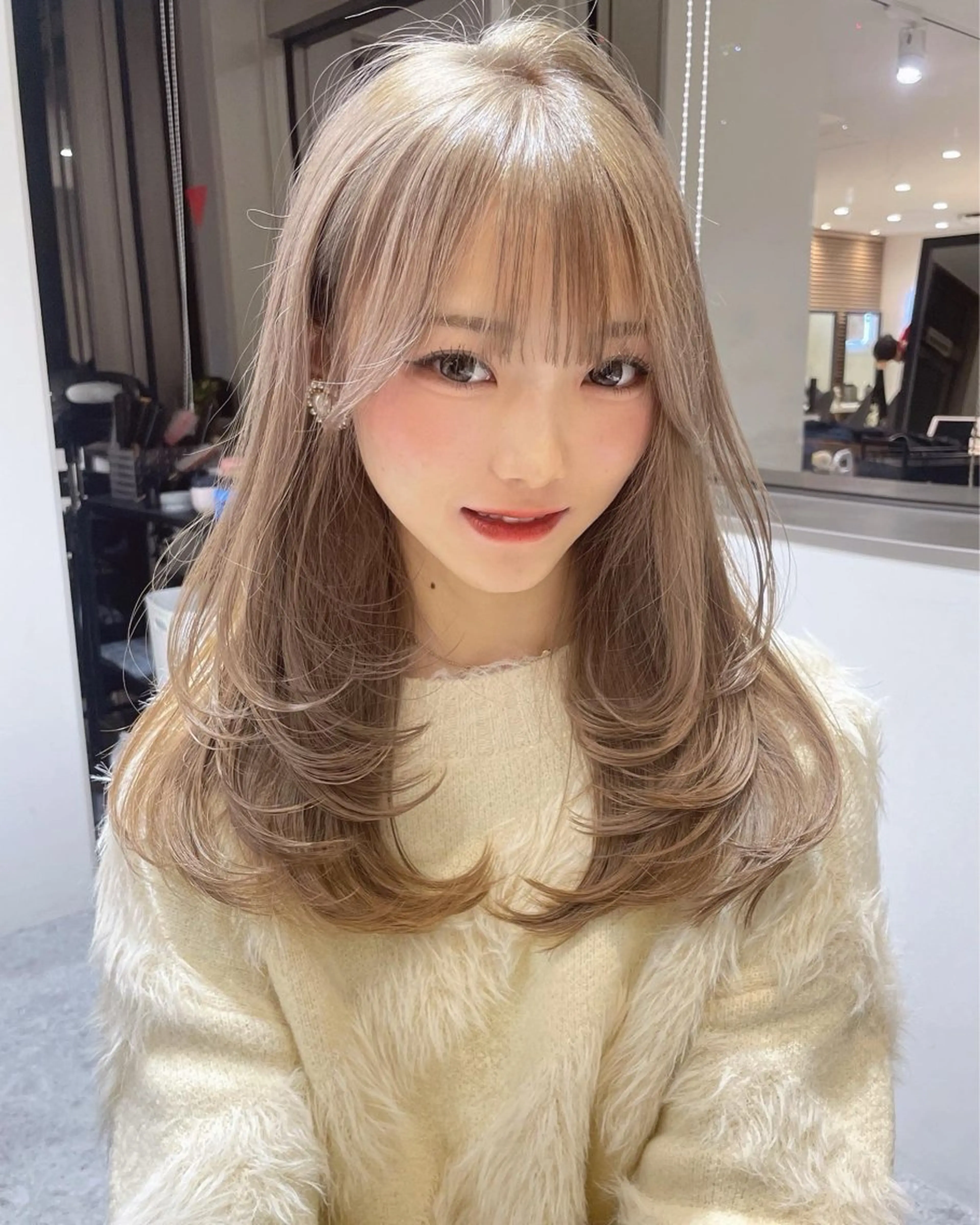 ミディアム ヘアカラー rina／ベージュ ワンホン/韓国ヘアのヘアスタイル