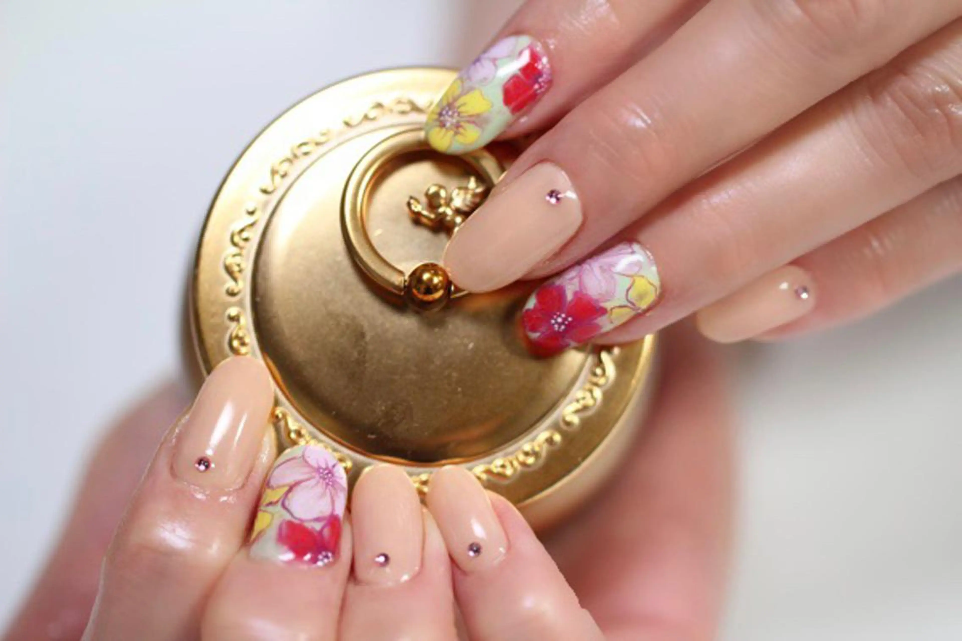 ネイル フラワーネイル ジェルネイル ママリンド　志村坂上店所属・しみ えんのネイルデザイン