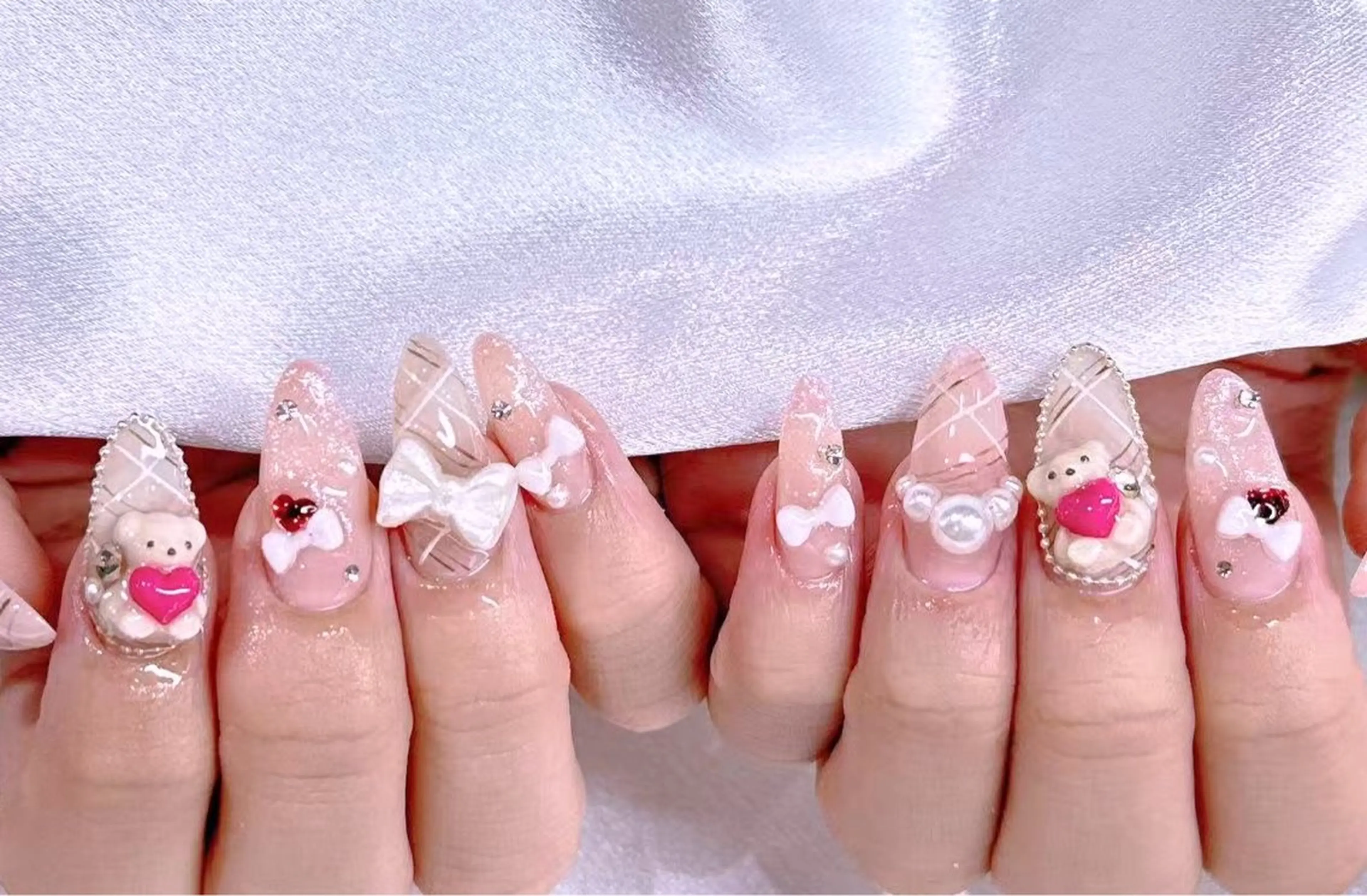 ネイル ブルー チークネイル フレンチネイル ジェルネイル ハート ハンドネイル 美爪パラジェル導入店 Sunnilyのネイルデザイン