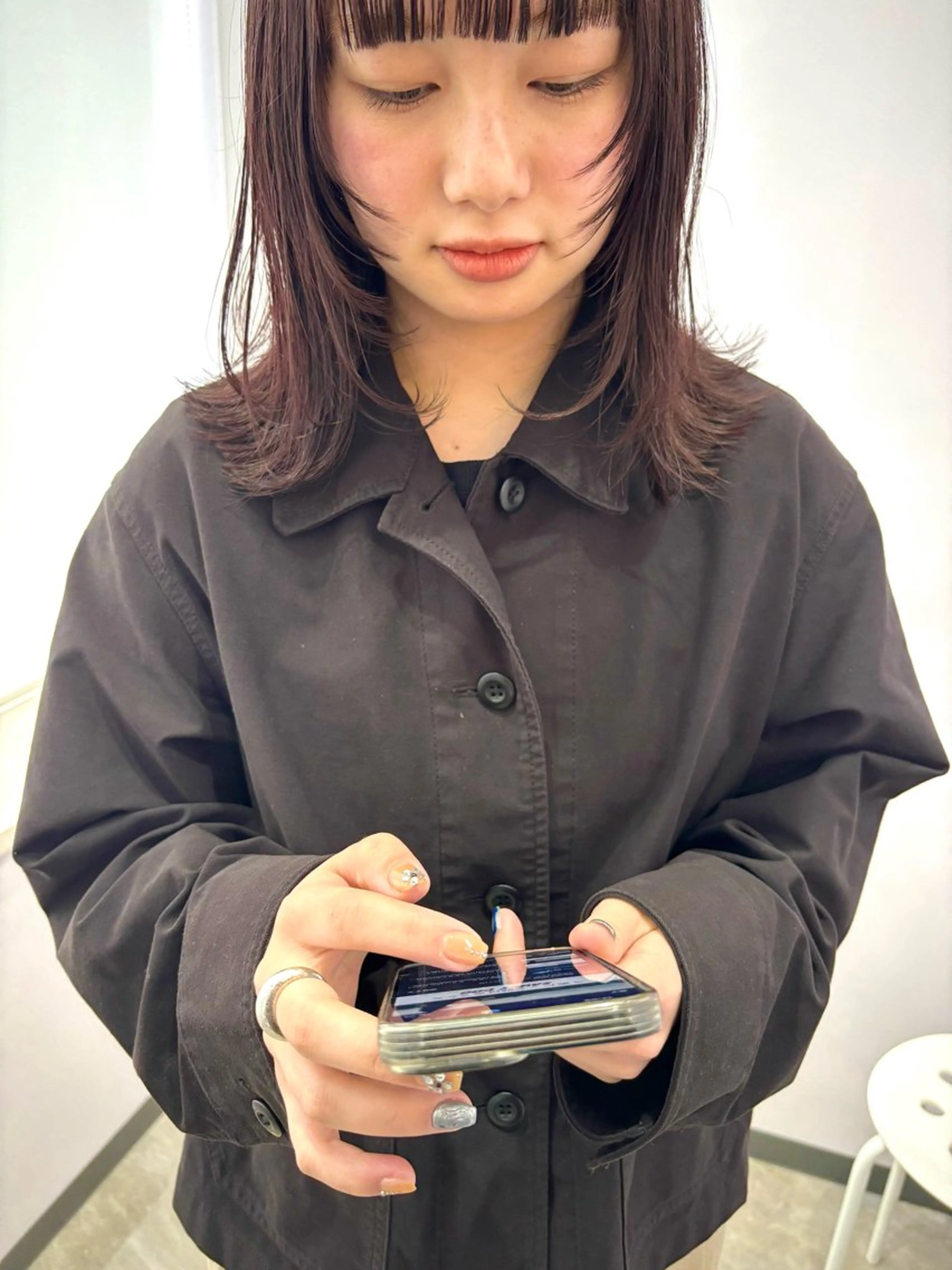 ミディアム カラー レッドカラー 顔まわりレイヤー レイヤーカット ウルフカット カット ヘアカラー トリートメント 新井 広之のヘアスタイル