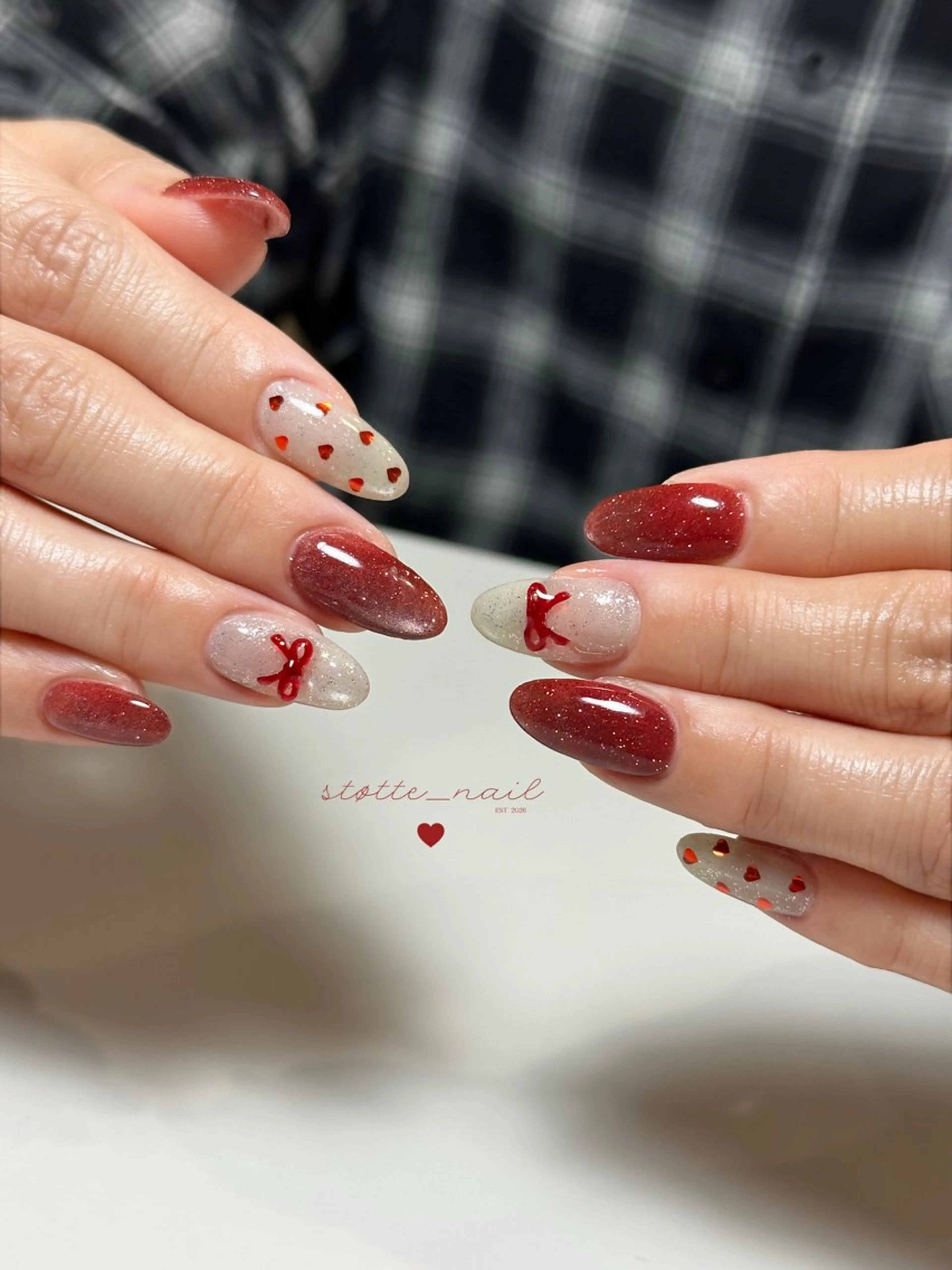 hand ) 2本アートの写真