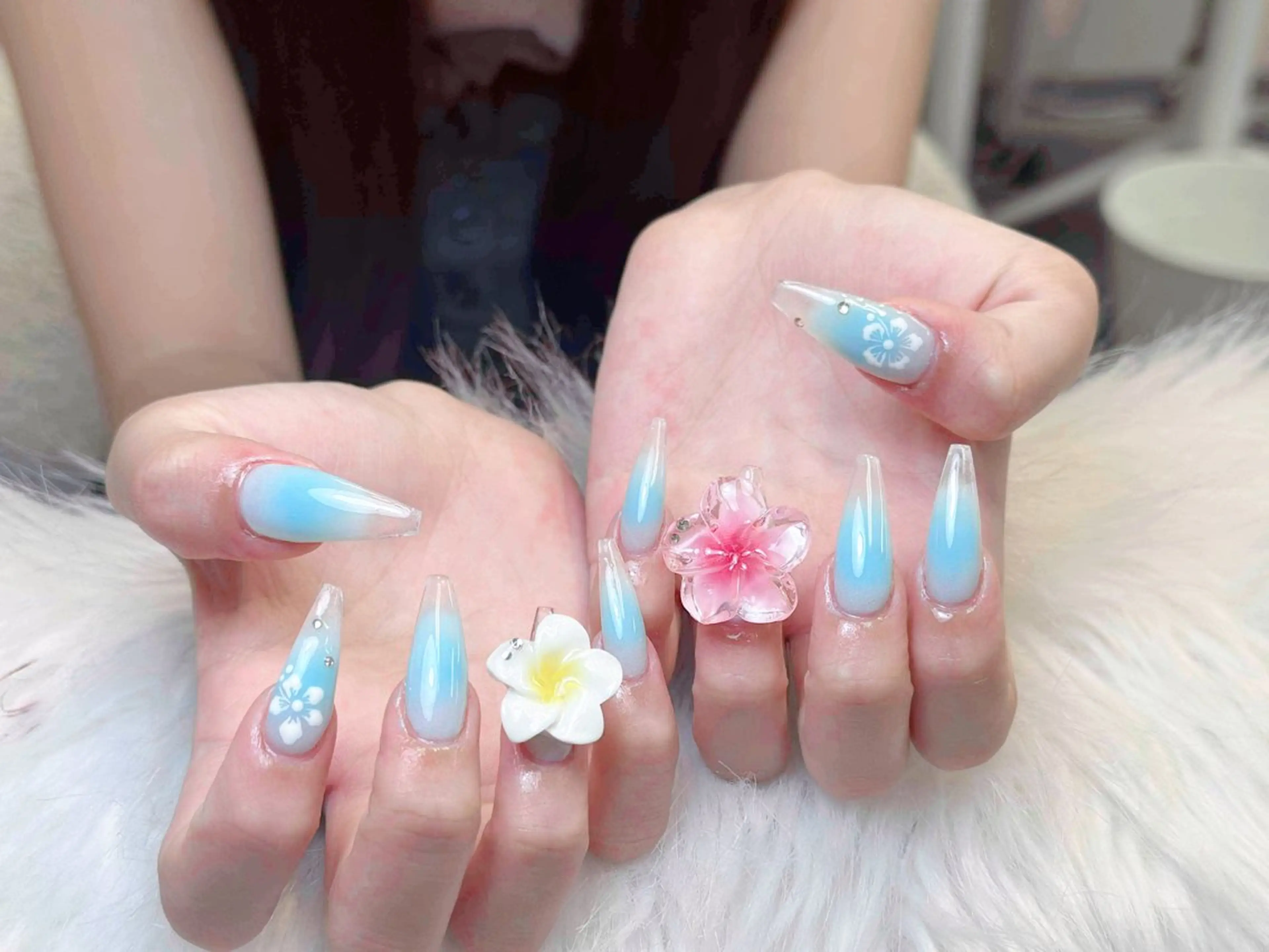 ネイル オーロラネイル クリアネイル フラッシュネイル ジェルネイル グラデーション ハンドネイル Amee Nailsalonのネイルデザイン