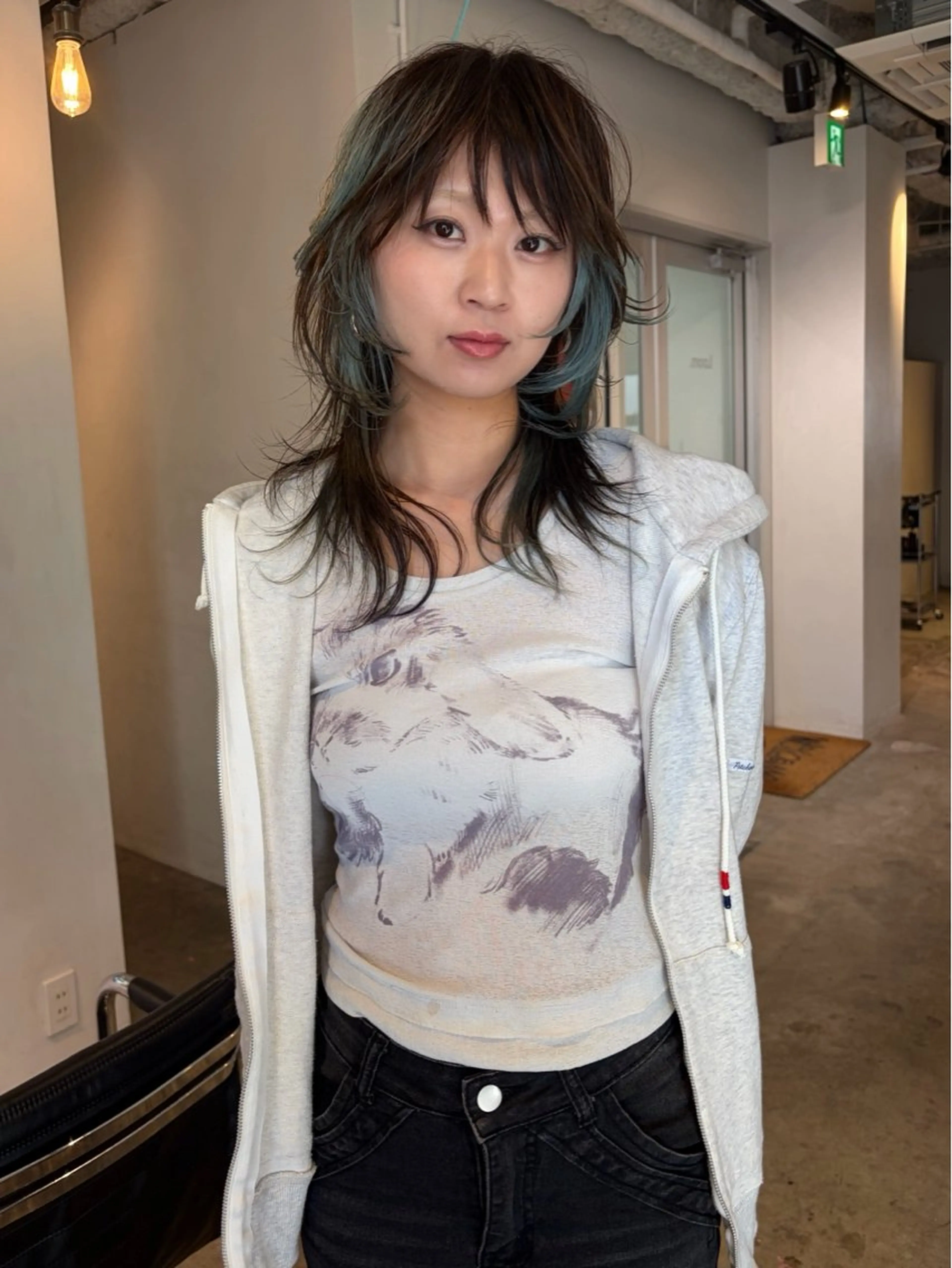 セミロング カラー ブルーカラー レイヤーカット カット ヘアカラー トリートメント Loom.所属・村上雅人 ナチュラルモードのヘアスタイル