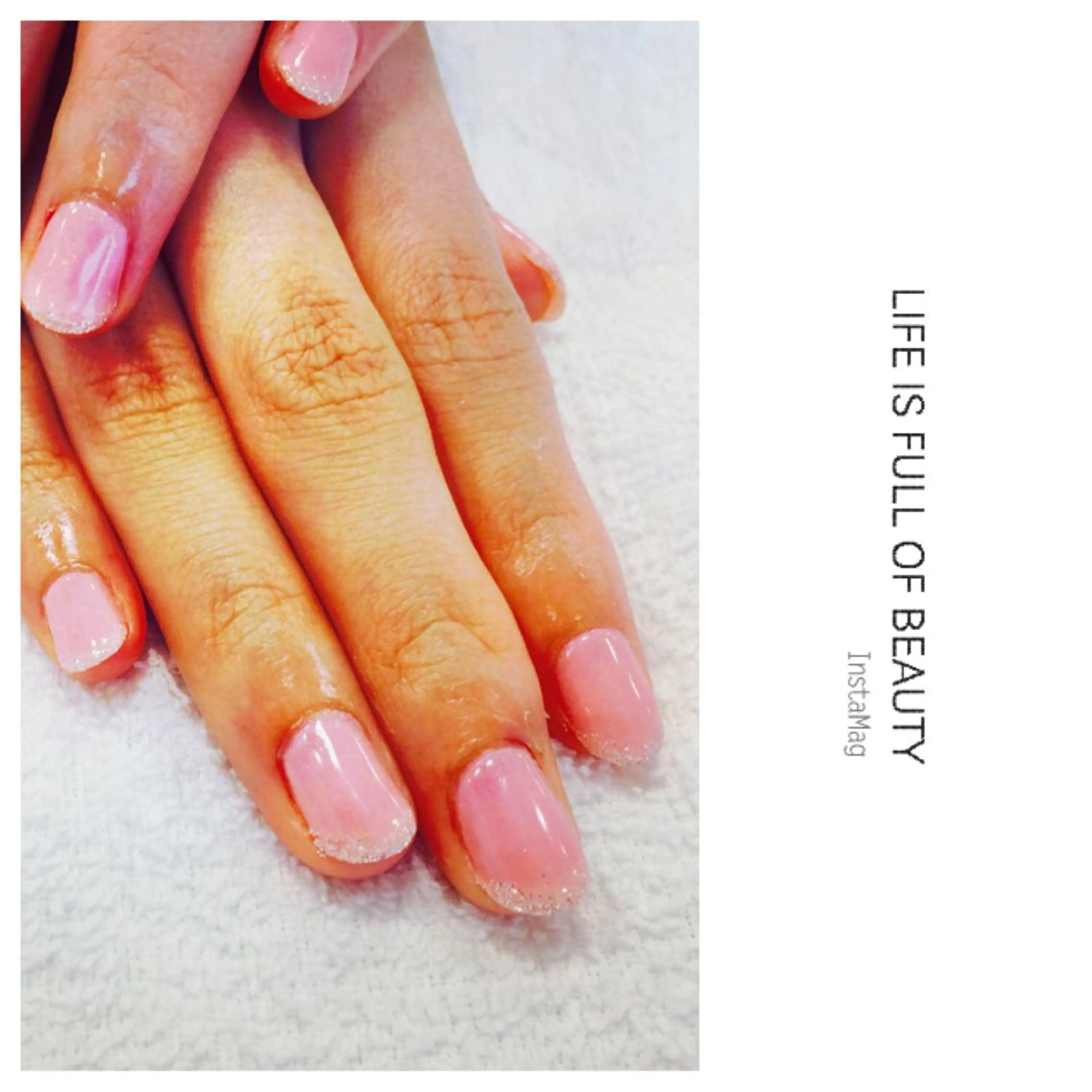 ネイル フレンチネイル ラメ(グリッター) Ly   hair（リーヘア）所属・Lyhair🦊🎀 AKIのヘアスタイル