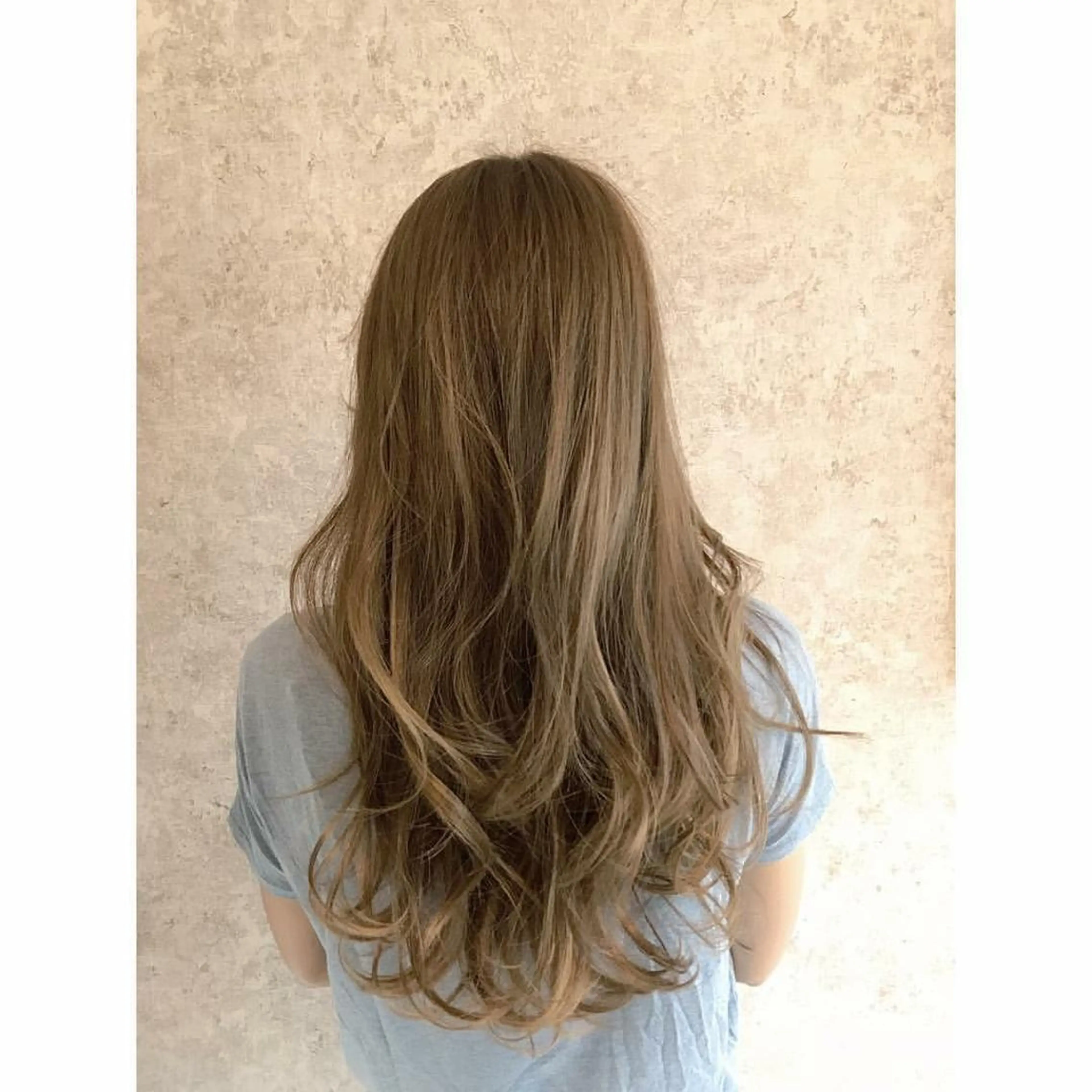 ミディアム due hair 京都駅前店 MILBON オージュア認定サロン【デューヘアー】所属・ハイトーンブリーチ 土坂　由志【京都】のヘアスタイル