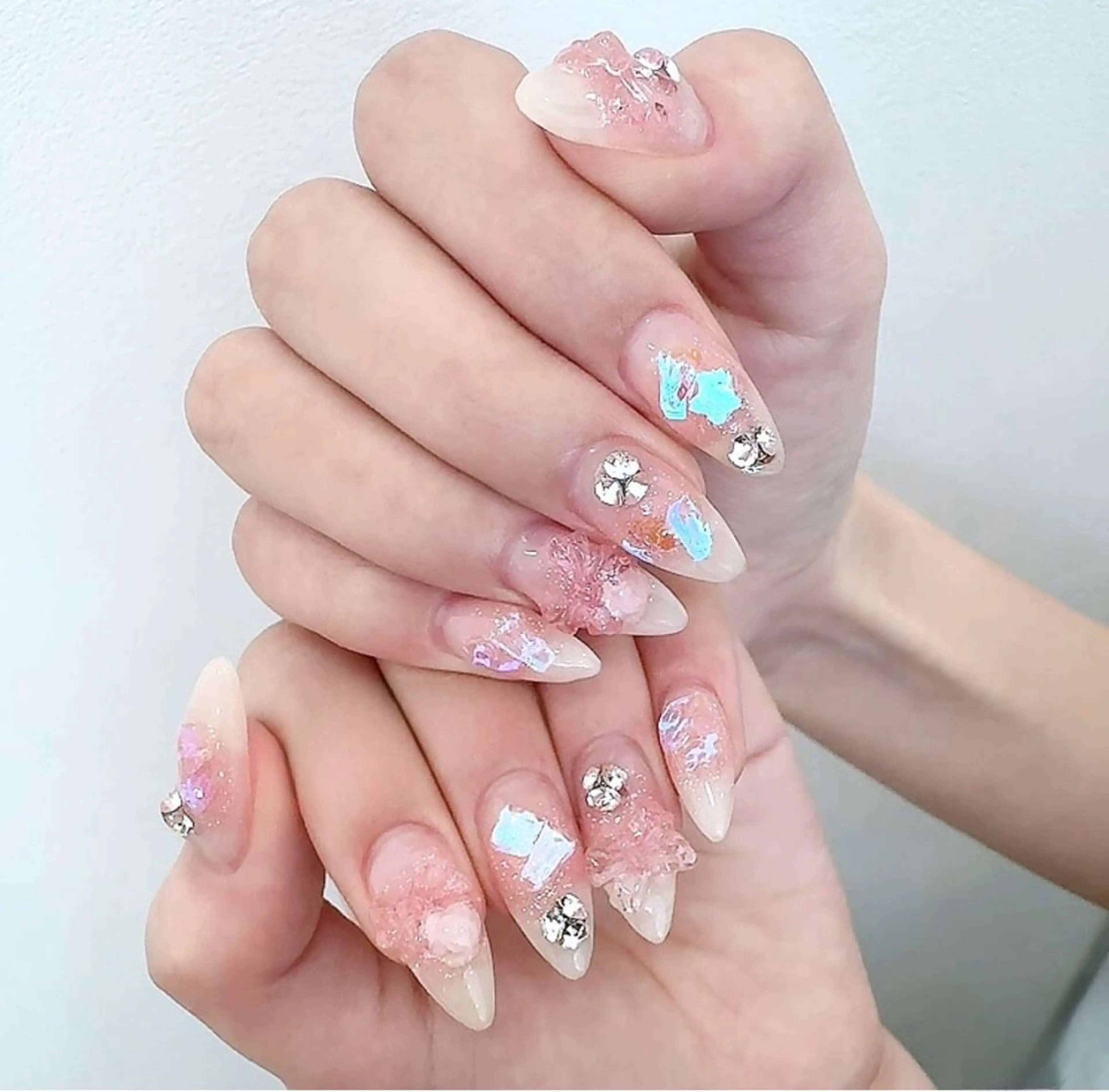 ネイル フラッシュネイル フレンチネイル グラデーション キラキラネイル 韓国ネイル ハンドネイル Lina nail所属・Lunaa 池袋のネイルデザイン