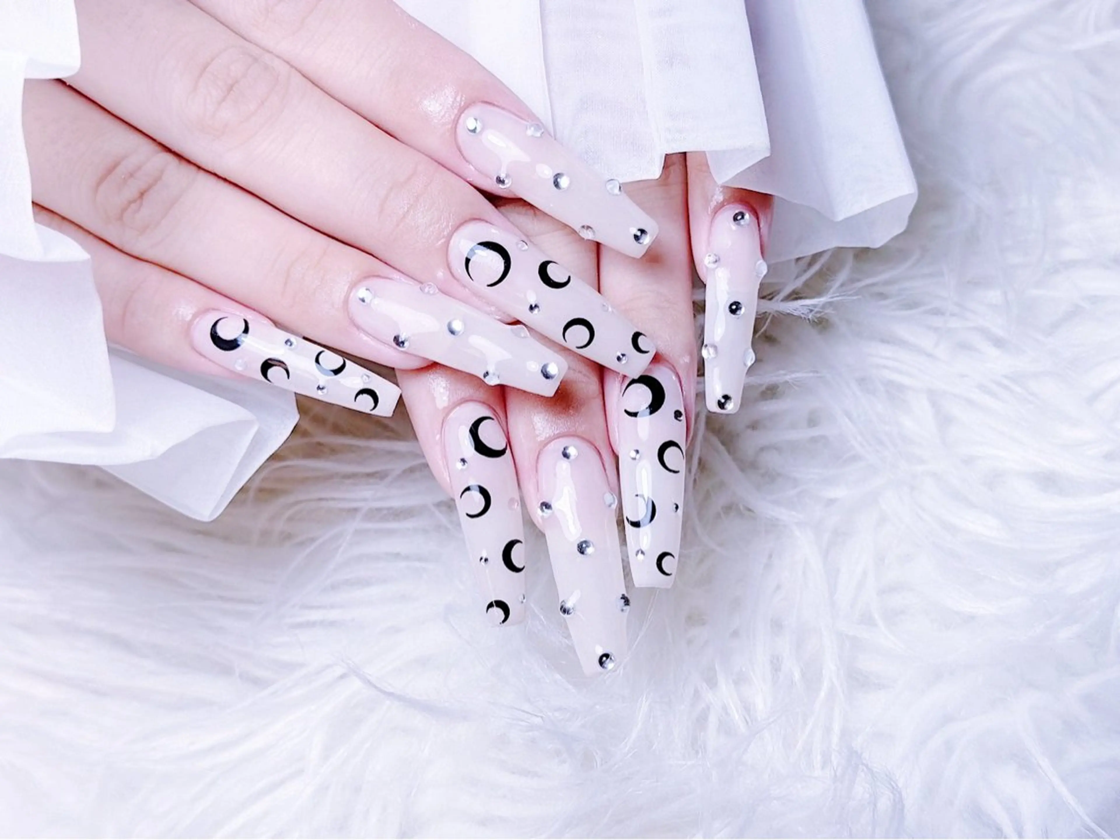 ネイル チークネイル 長さ出し フラワーネイル フレンチネイル ガーリー ハンドネイル ハンドケア NEW NAIL所属・NEW NAIL 池袋のネイルデザイン