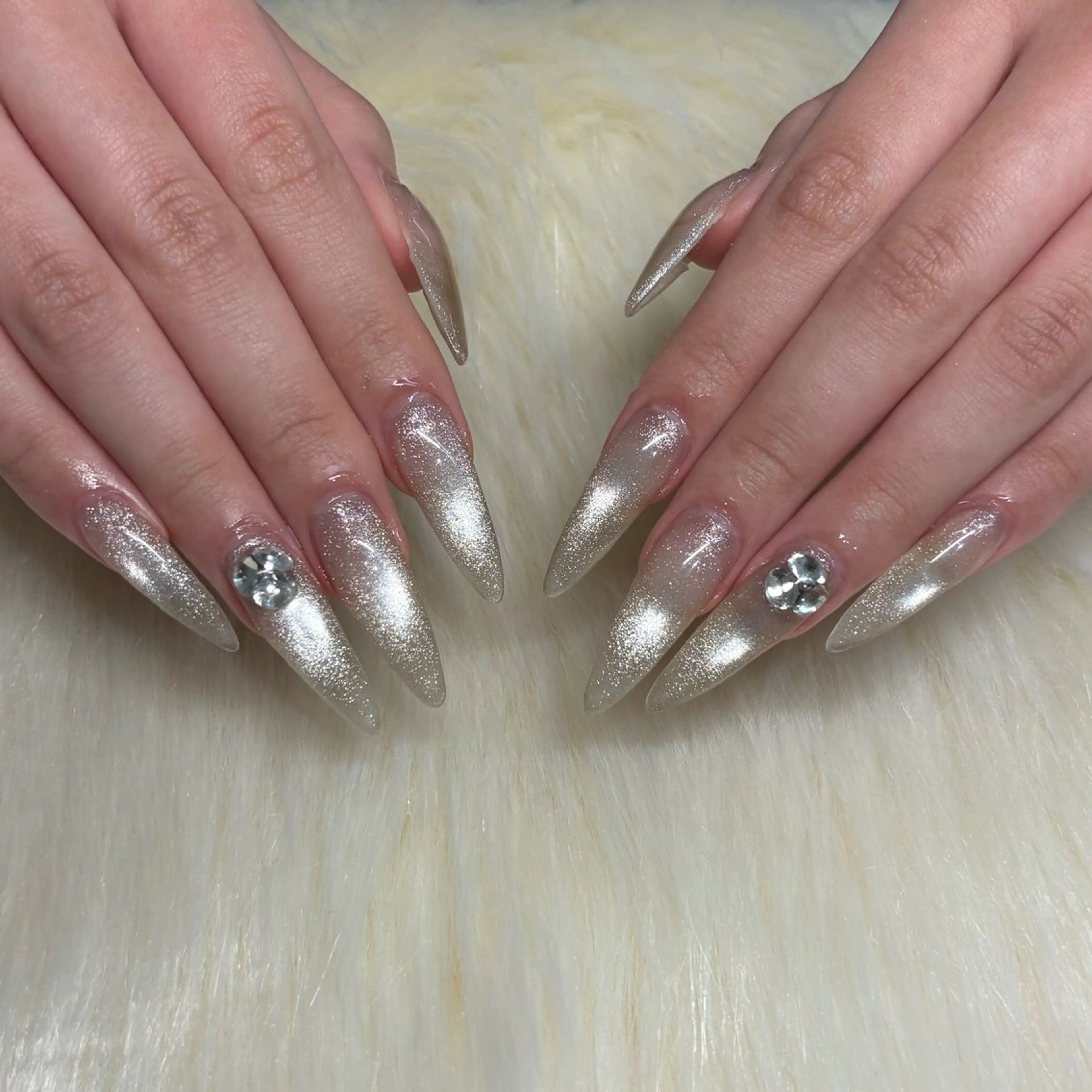 ネイル ストーンネイル ハンドネイル Bianca浦和🍀 suminaのネイルデザイン