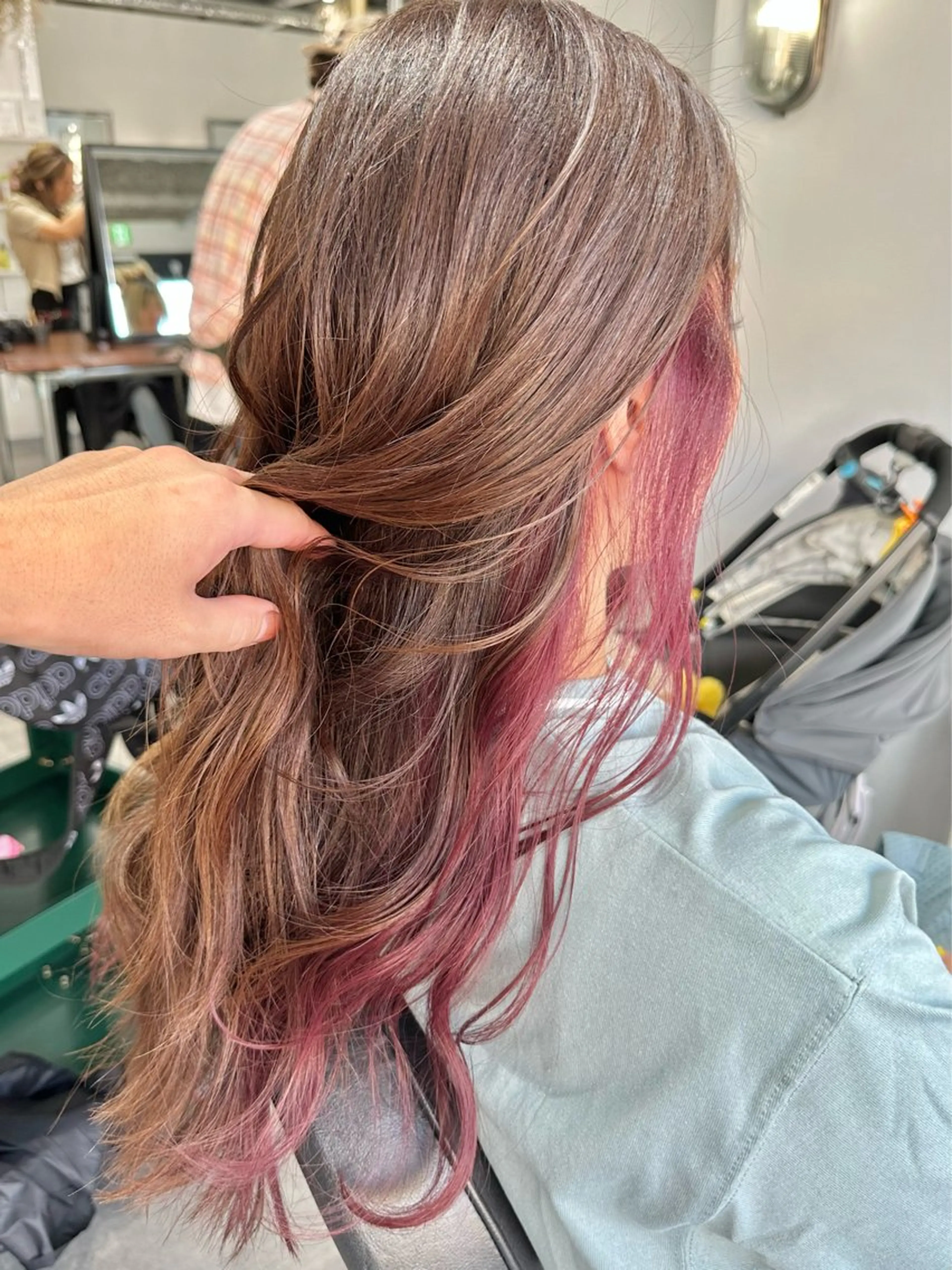 ロング カラー インナーカラー ピンクカラー 篠崎 佑季のヘアスタイル