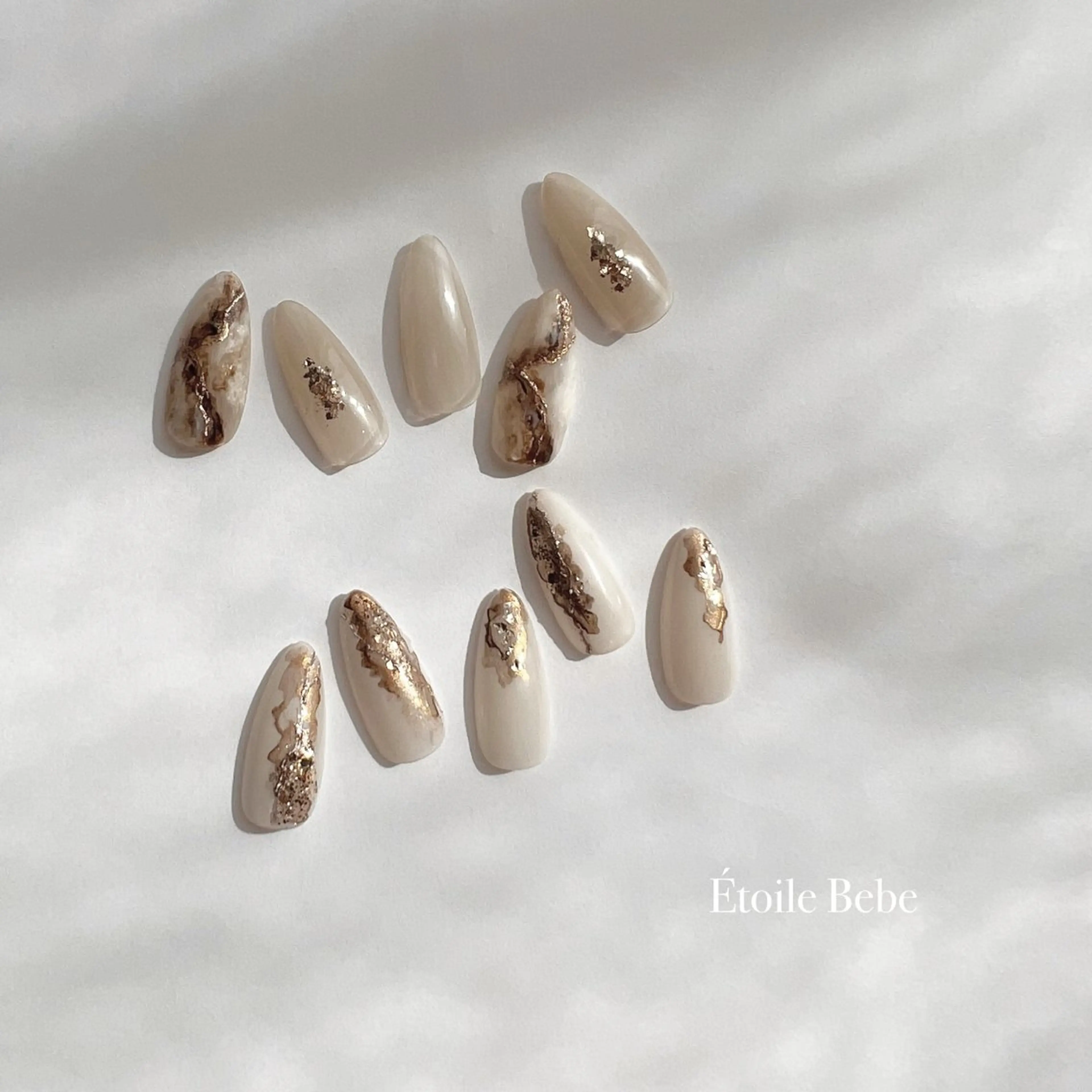 ネイル ブラウン キラキラネイル ニュアンスネイル 冬ネイル ハンドネイル Étoile Bebeのエステ・リラクイメージ