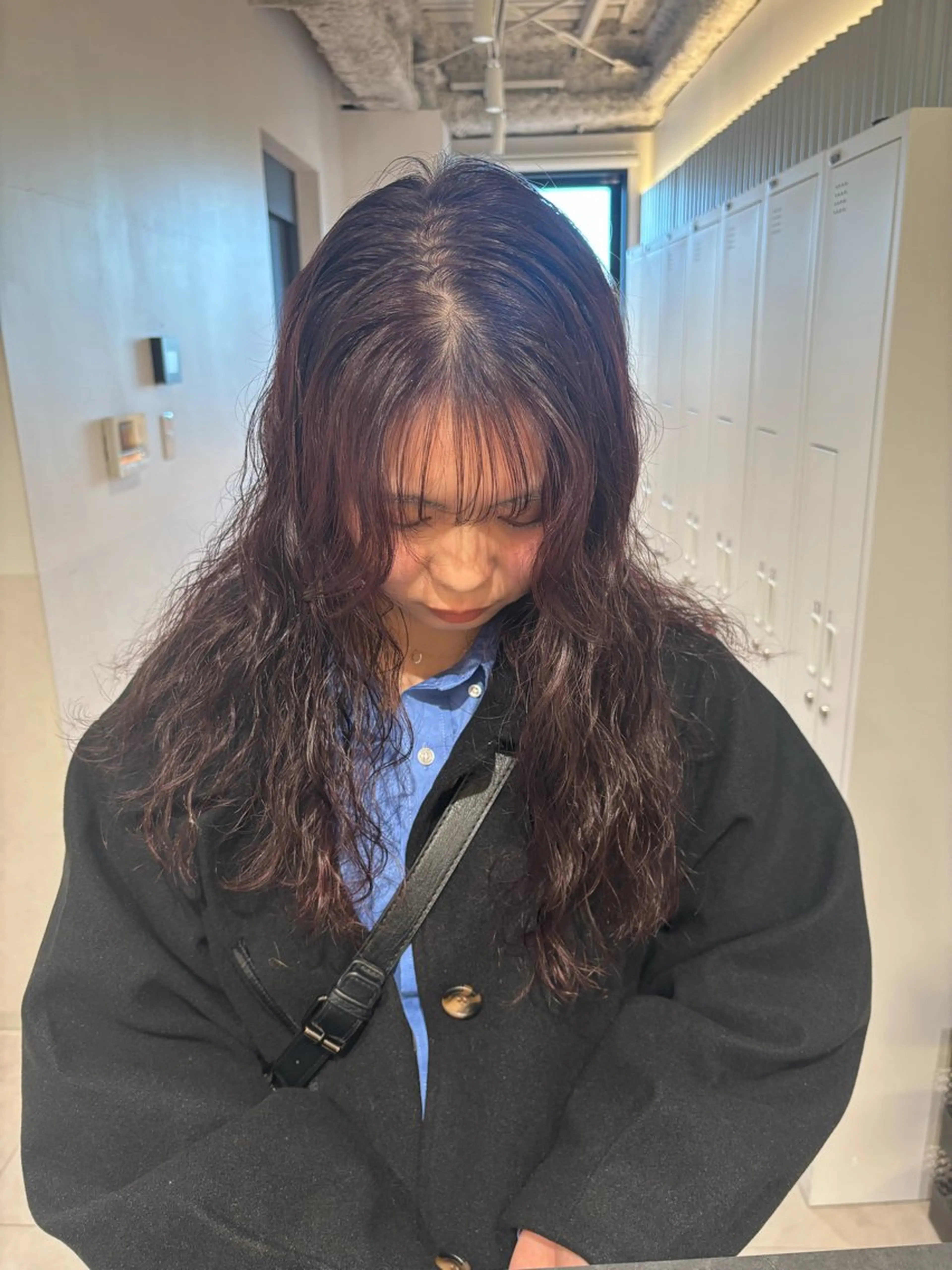 セミロング カラー パーマ ヘアアレンジ セミロングパーマ ボルドーカラー カット ヘアカラー パーマ トリートメント ヘッドスパ ヘアセット 押切 響　のヘアスタイル