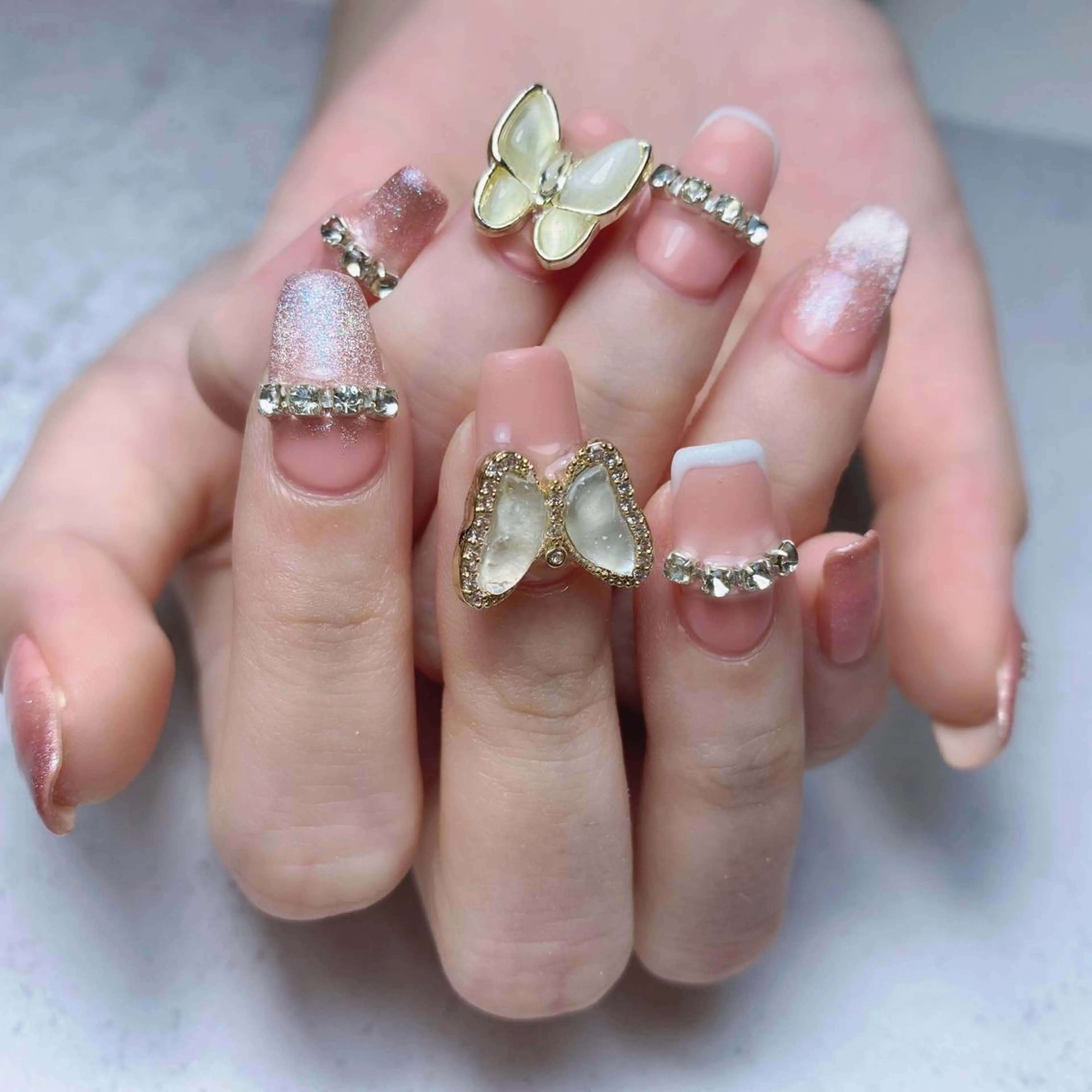 ネイル 🦋 Queenieのネイルデザイン