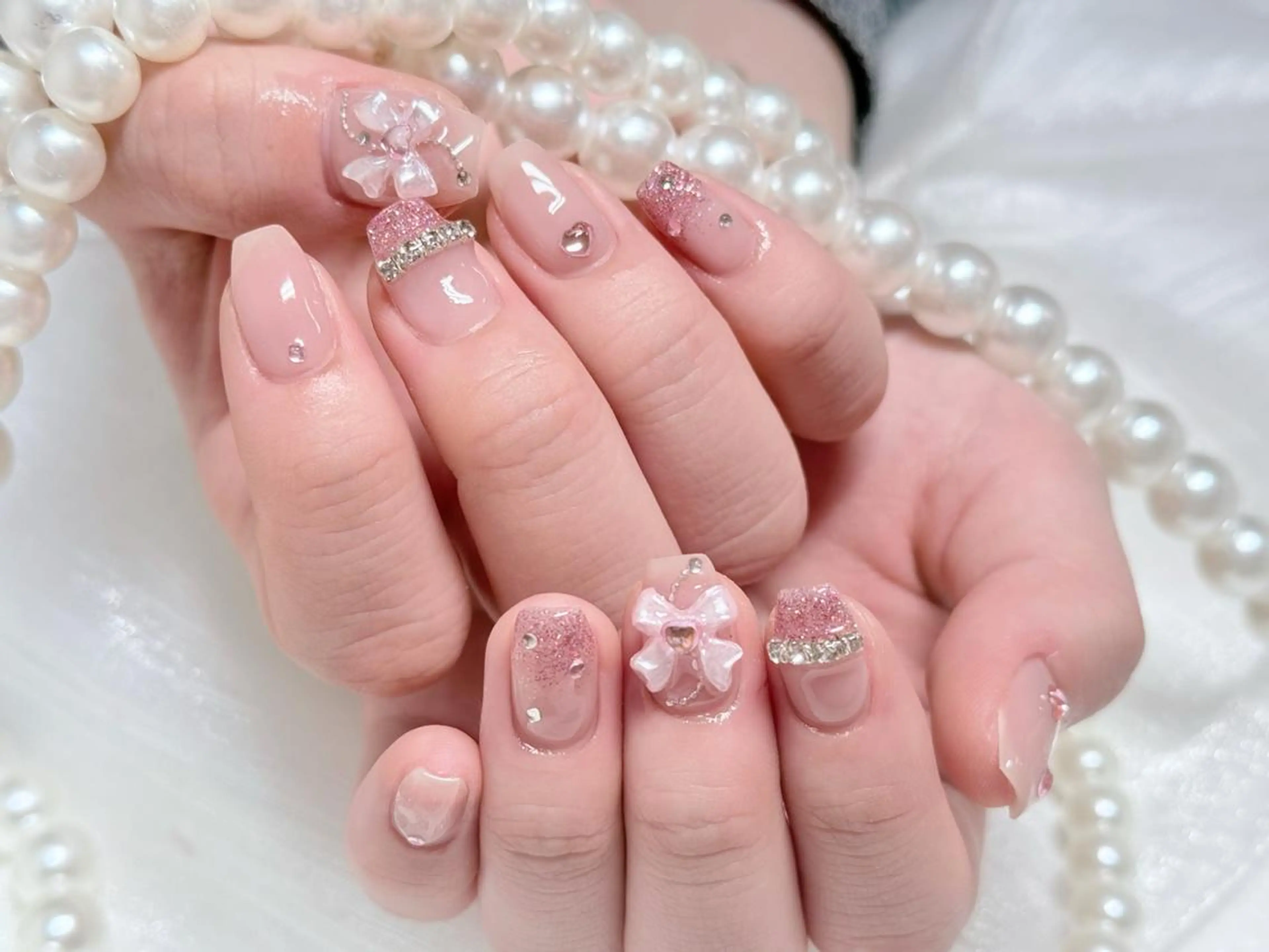 ネイル オーロラネイル 長さ出し フレンチネイル ガーリー キラキラネイル ハンドネイル Ru na🍳のネイルデザイン