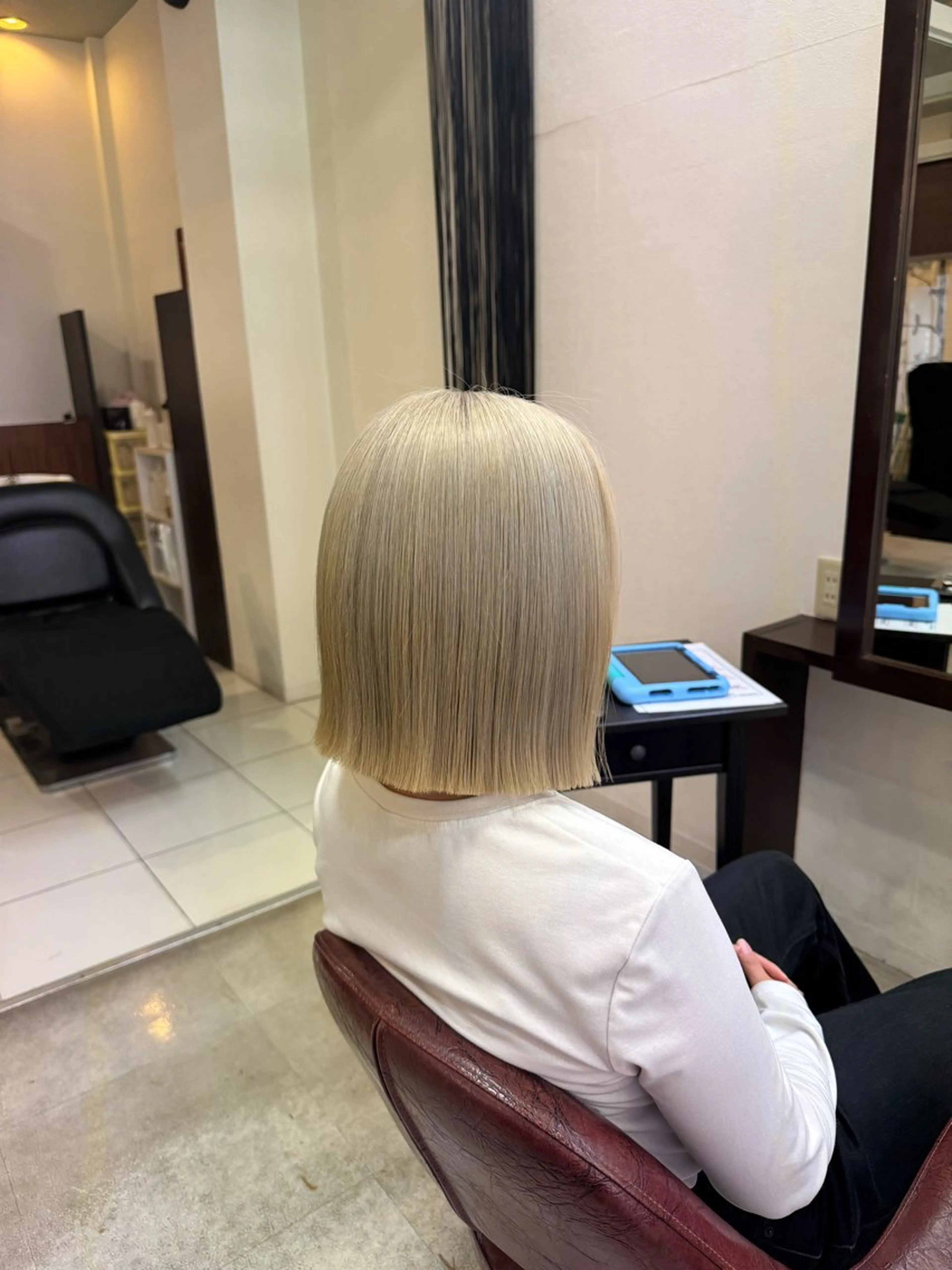 ミディアム 切りっぱなしボブ ボブ ハイライト 髪質改善 縮毛矯正 ヘアカラー カツモト マナ🍒のヘアスタイル