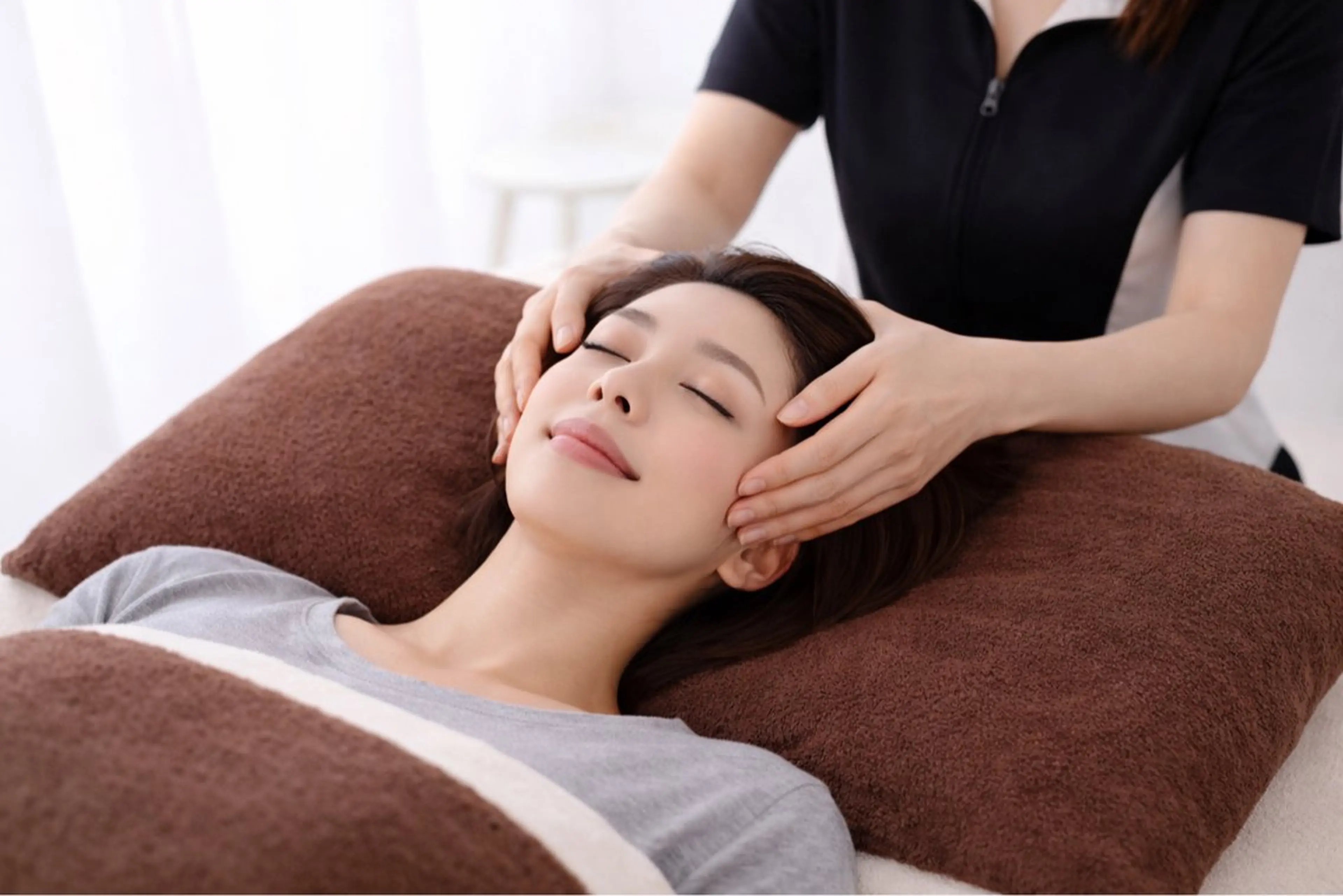 フェイシャル➕ヘッドマッサージ/フェイシャルの後、そのままヘッドマッサージ💆‍♀️頭皮をほぐし、疲れを癒しますの写真