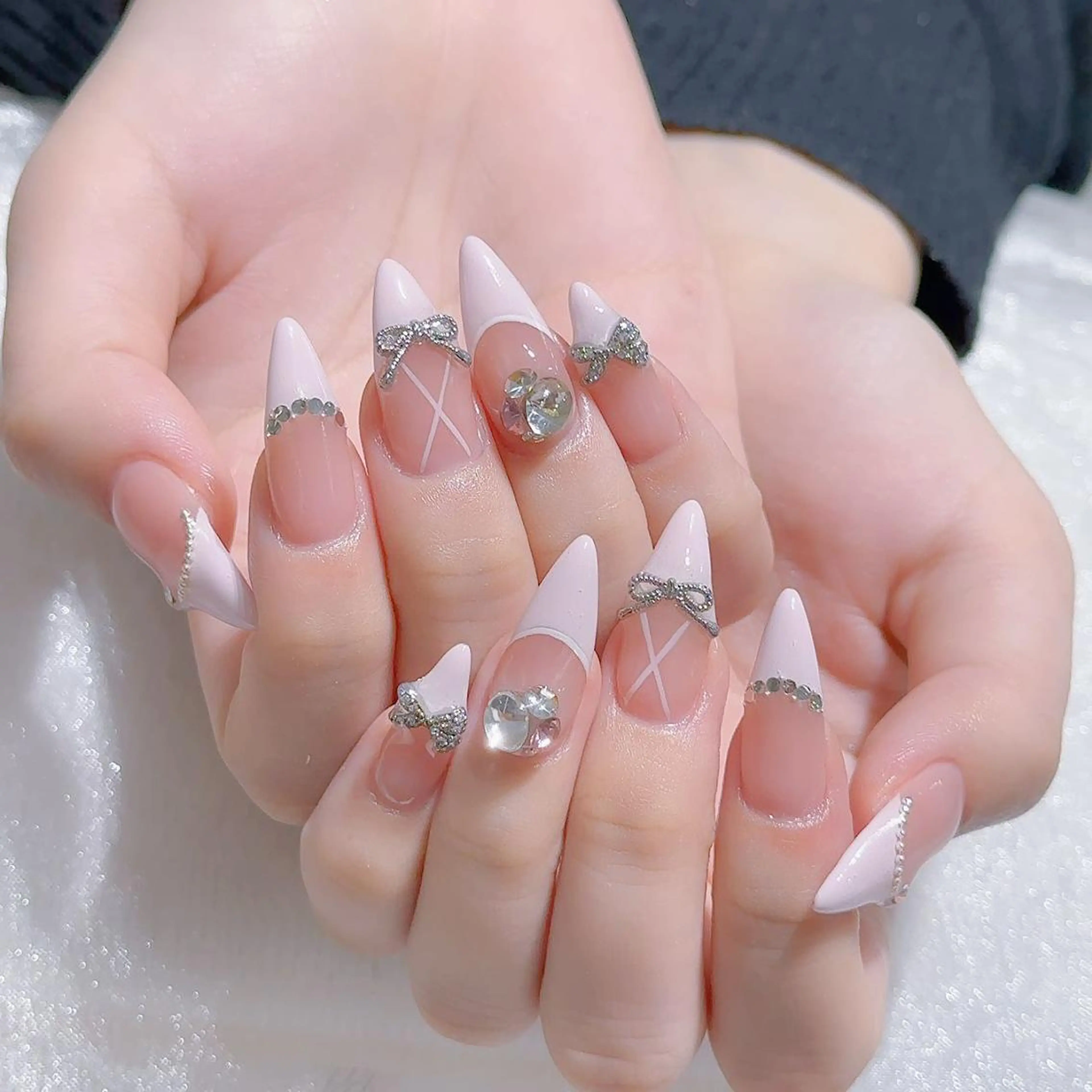 ネイル ハンドネイル Queens テイのネイルデザイン