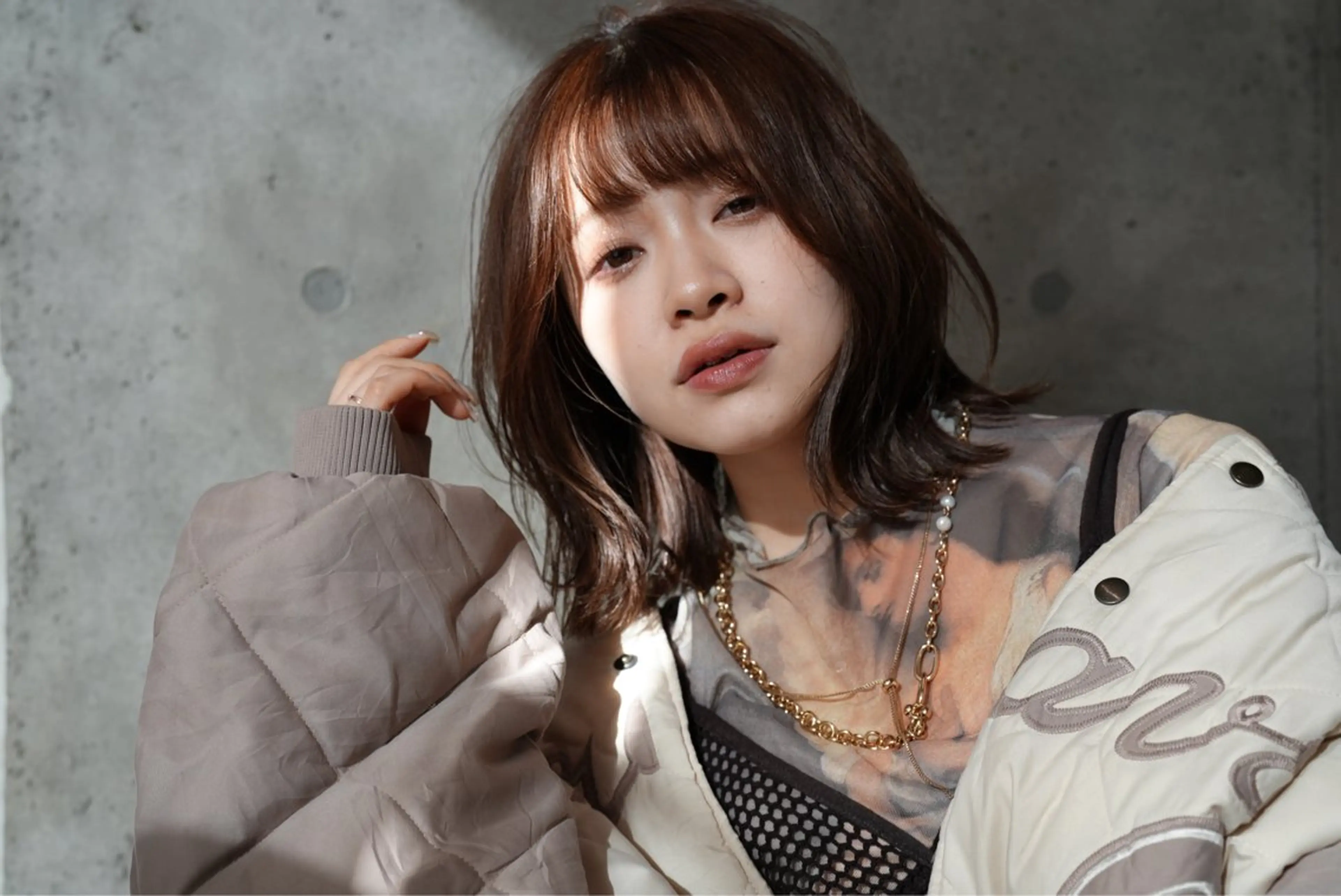 ミディアム カラー ブリーチ ブリーチなしカラー 顔まわりレイヤー 顔周りカット レイヤーカット カット ヘアカラー メンズブリーチカラー /NAOのヘアスタイル