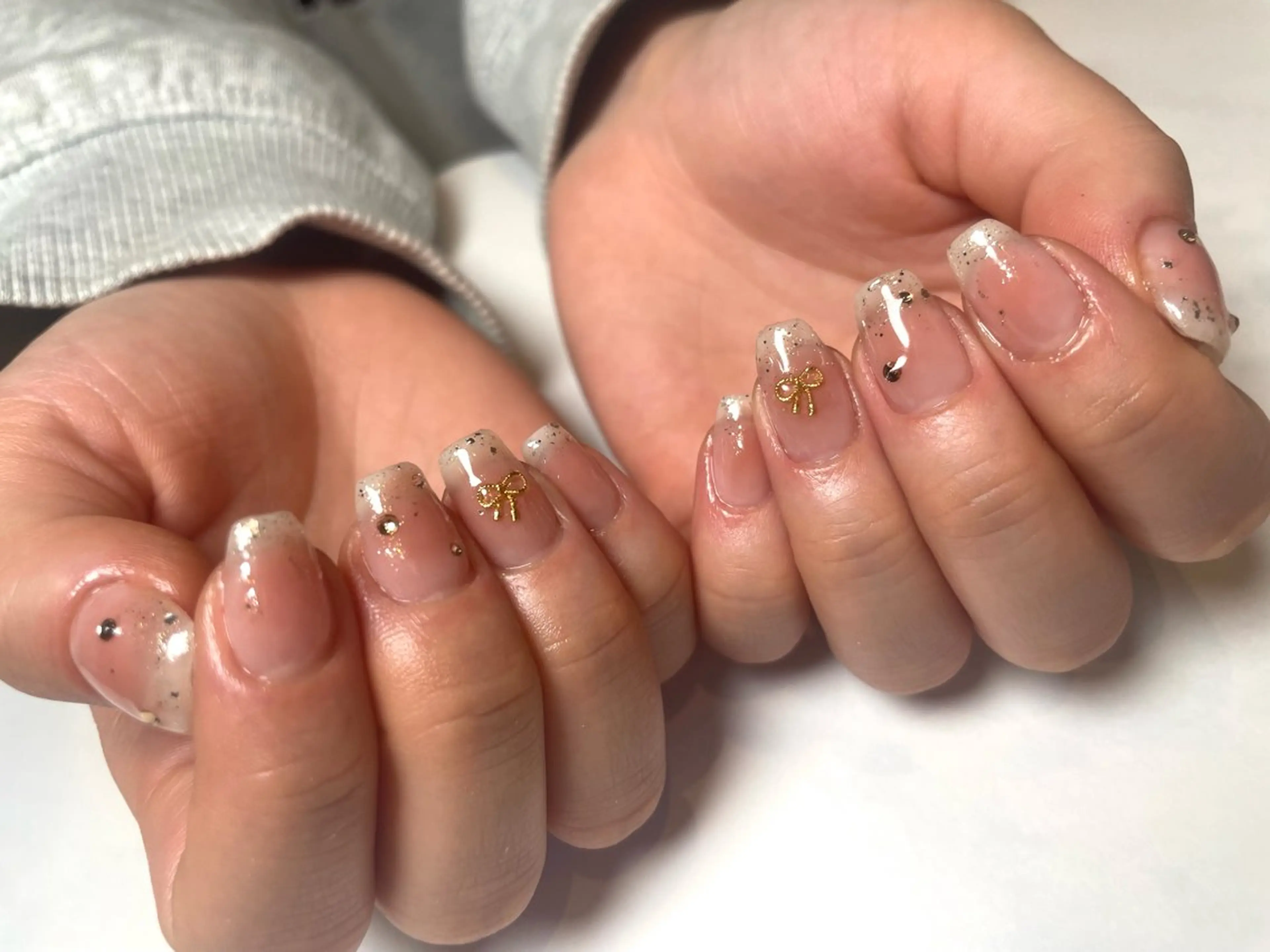 チークネイル💅キラキラ🤩おリボン🎀の写真