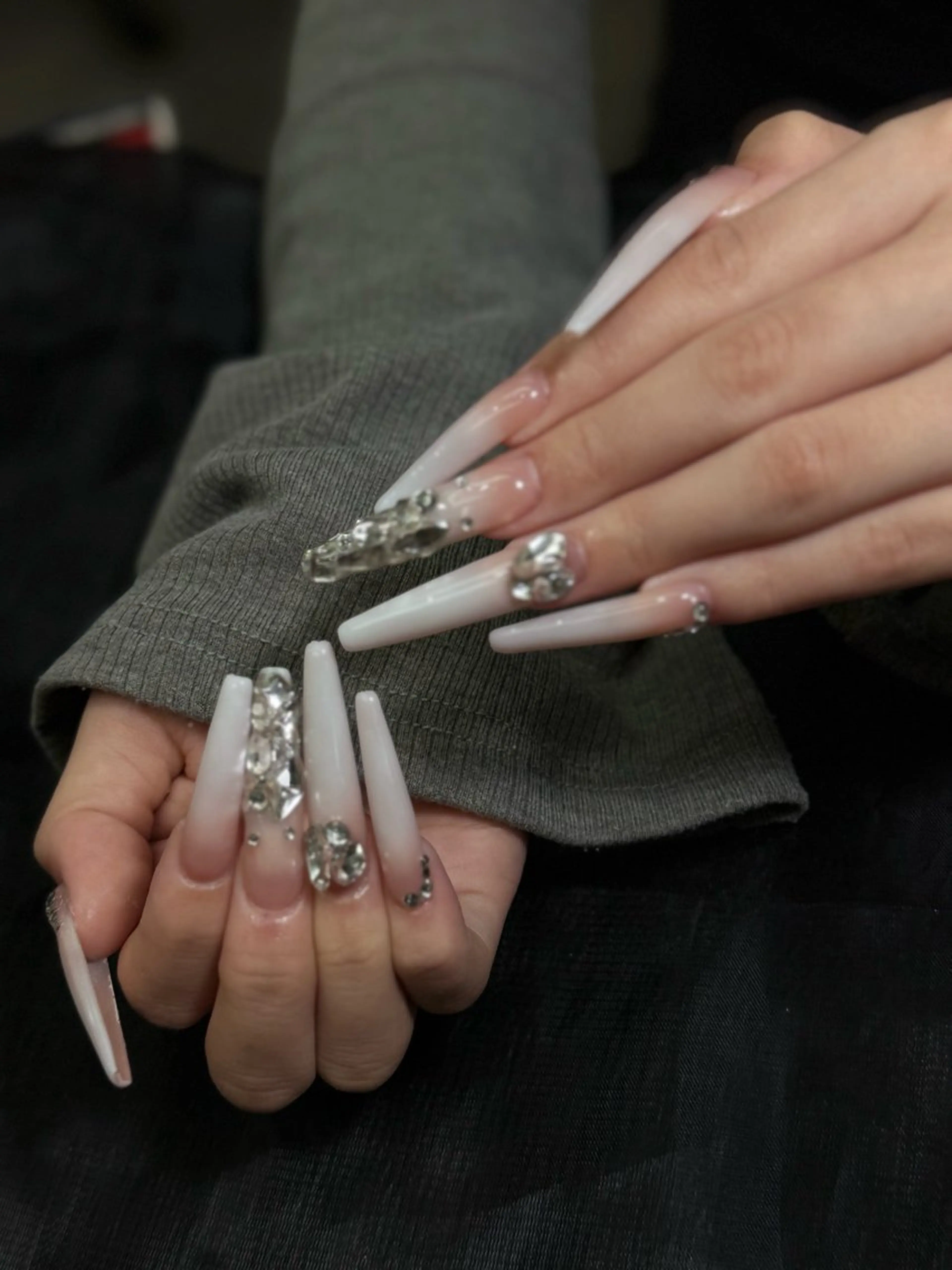 ロング ハンドネイル Bibi beauty spa Osaka所属・Chann Channのネイルデザイン