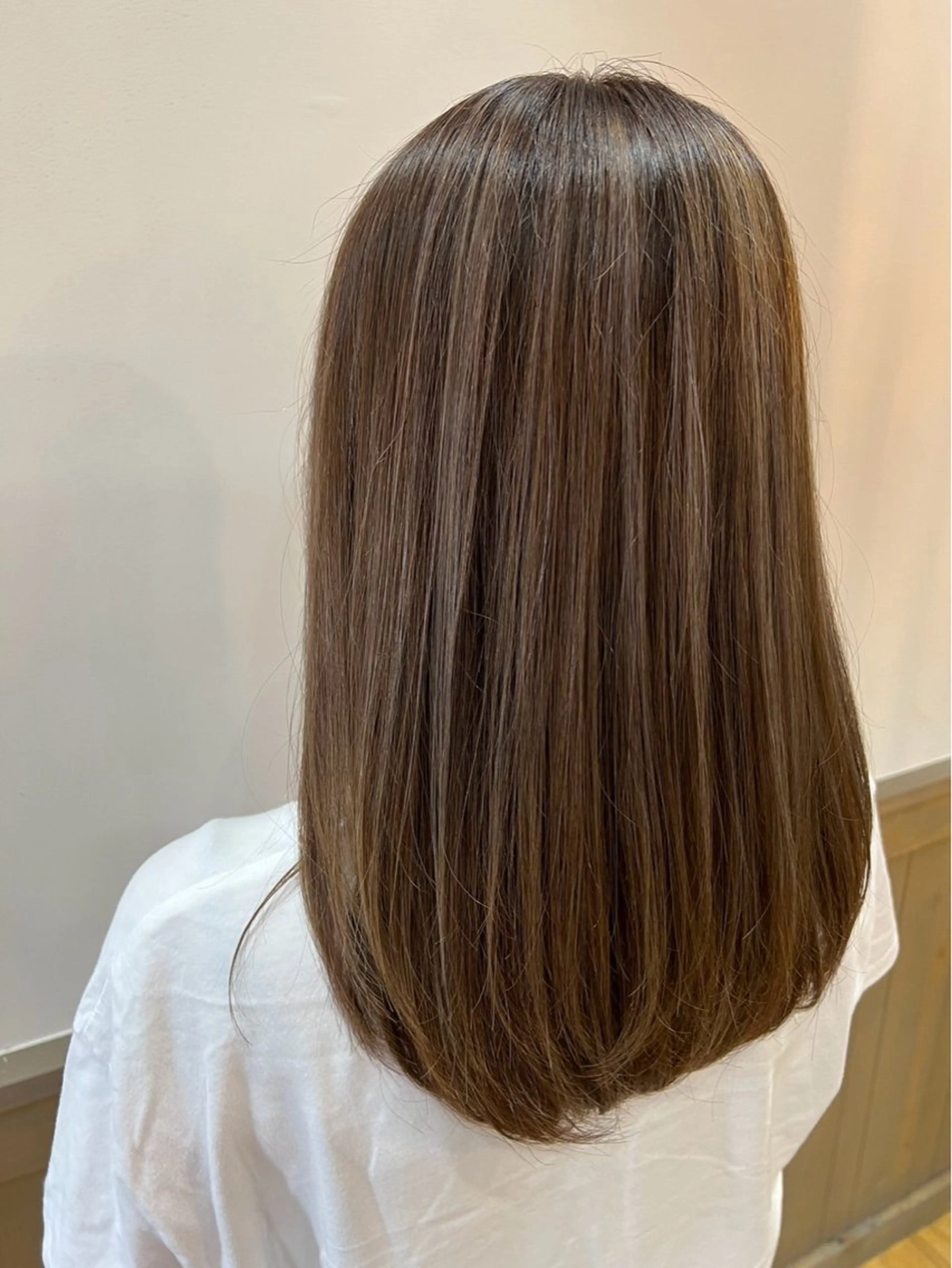 カラー 篠田 有沙のヘアスタイル