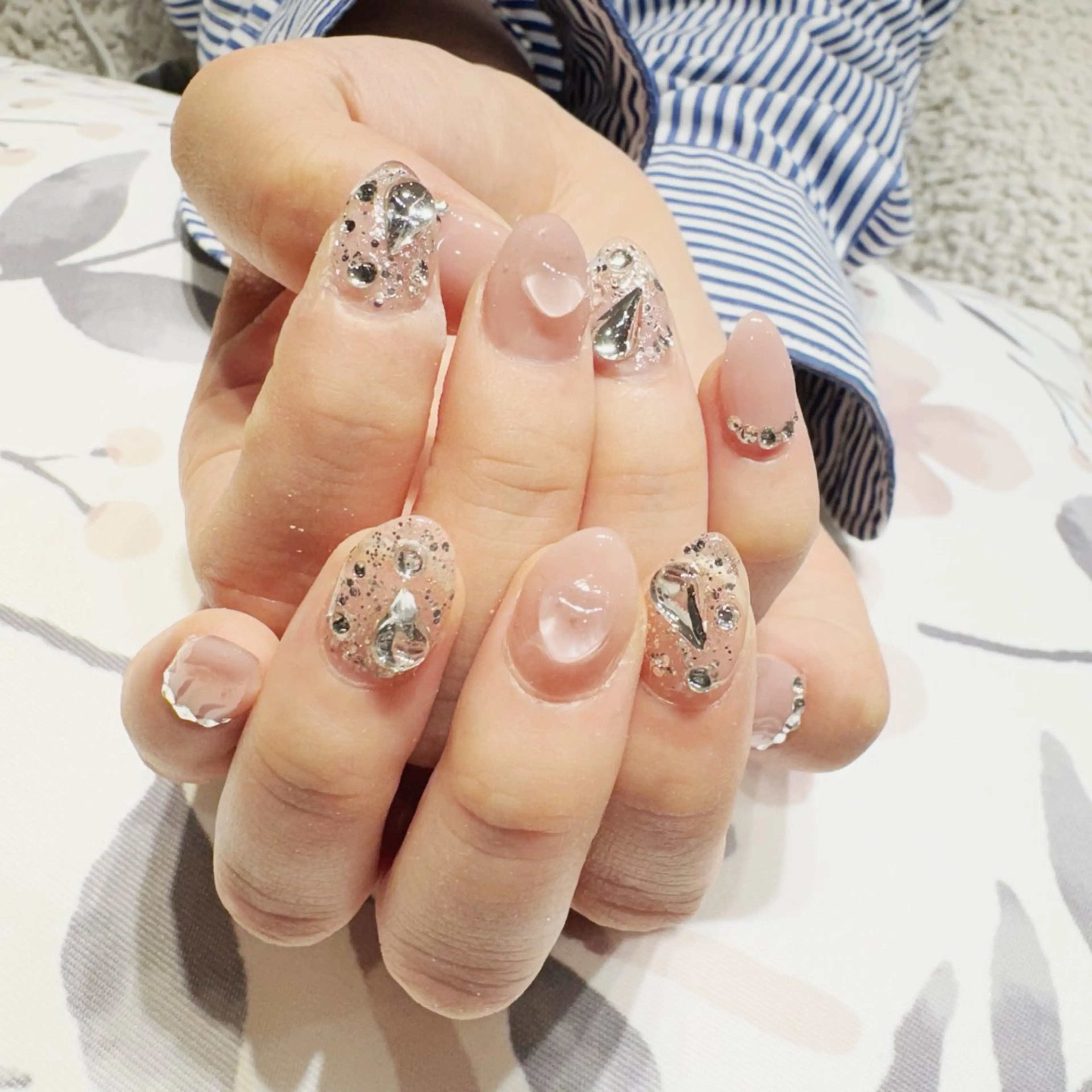 ネイル キラキラネイル ネイルサロンBiene品川所属・小池 菜々のネイルデザイン