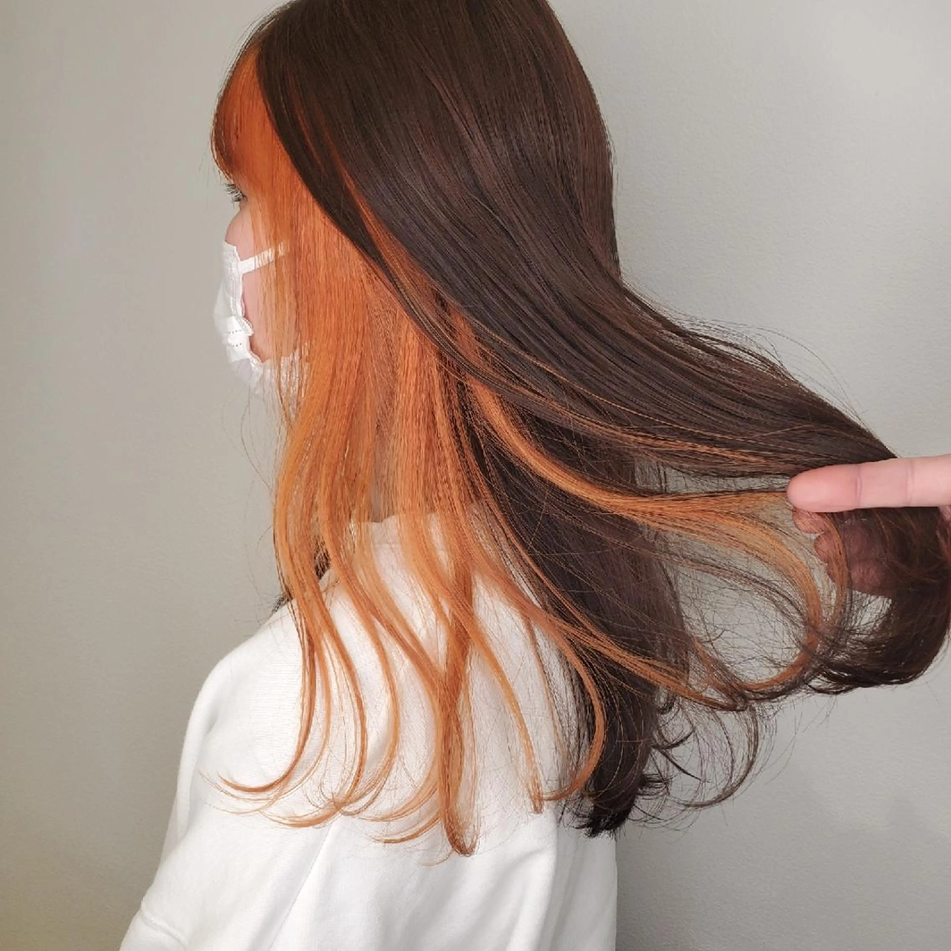 カラー イヤリングカラー インナーカラー オレンジ ヘアカラー トリートメント レイヤーカット/ ウルフカット/大橋 のヘアスタイル