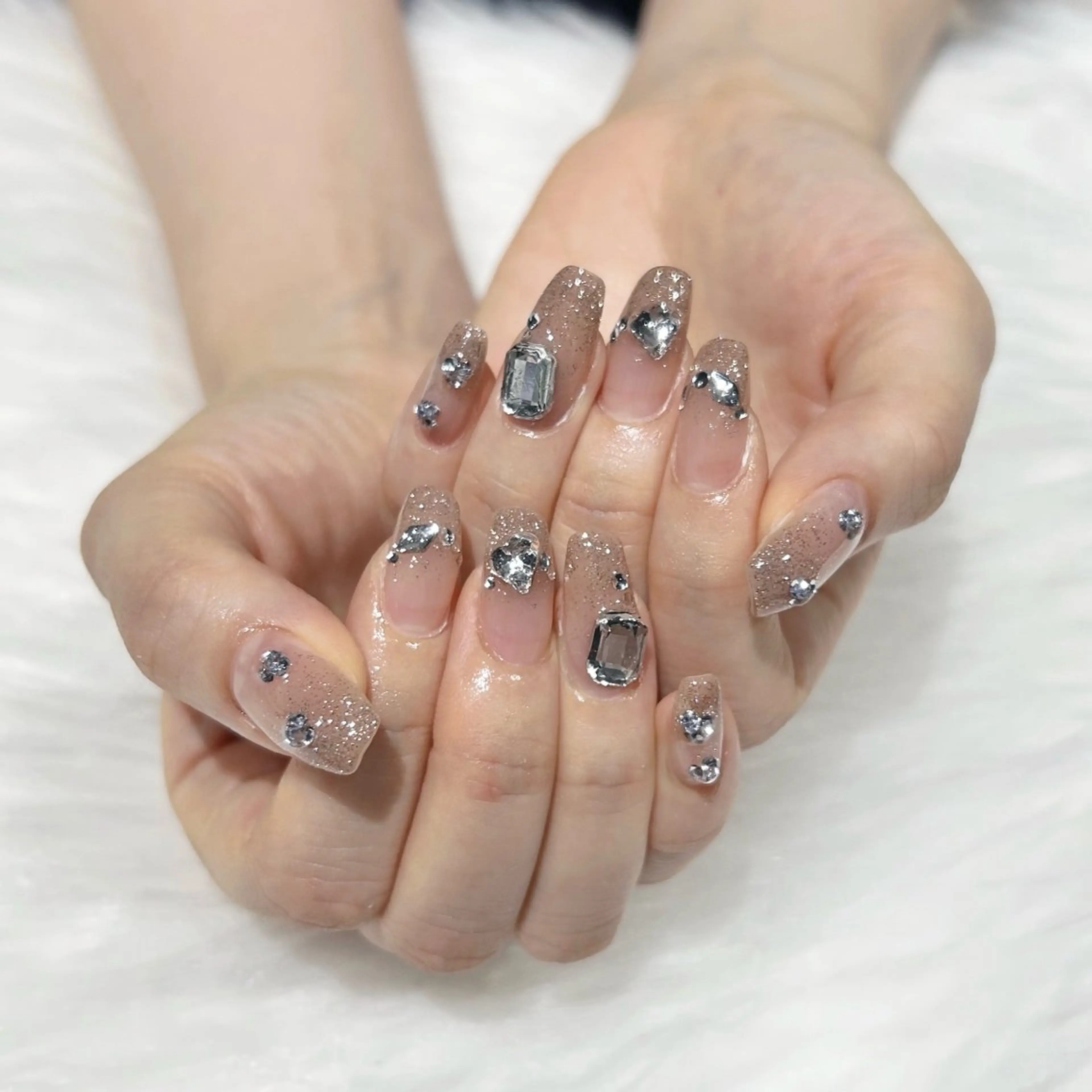 ネイル フラッシュネイル グラデーション キラキラネイル ワンホンネイル ハンドネイル ぷりゅねる 心斎橋のネイルデザイン