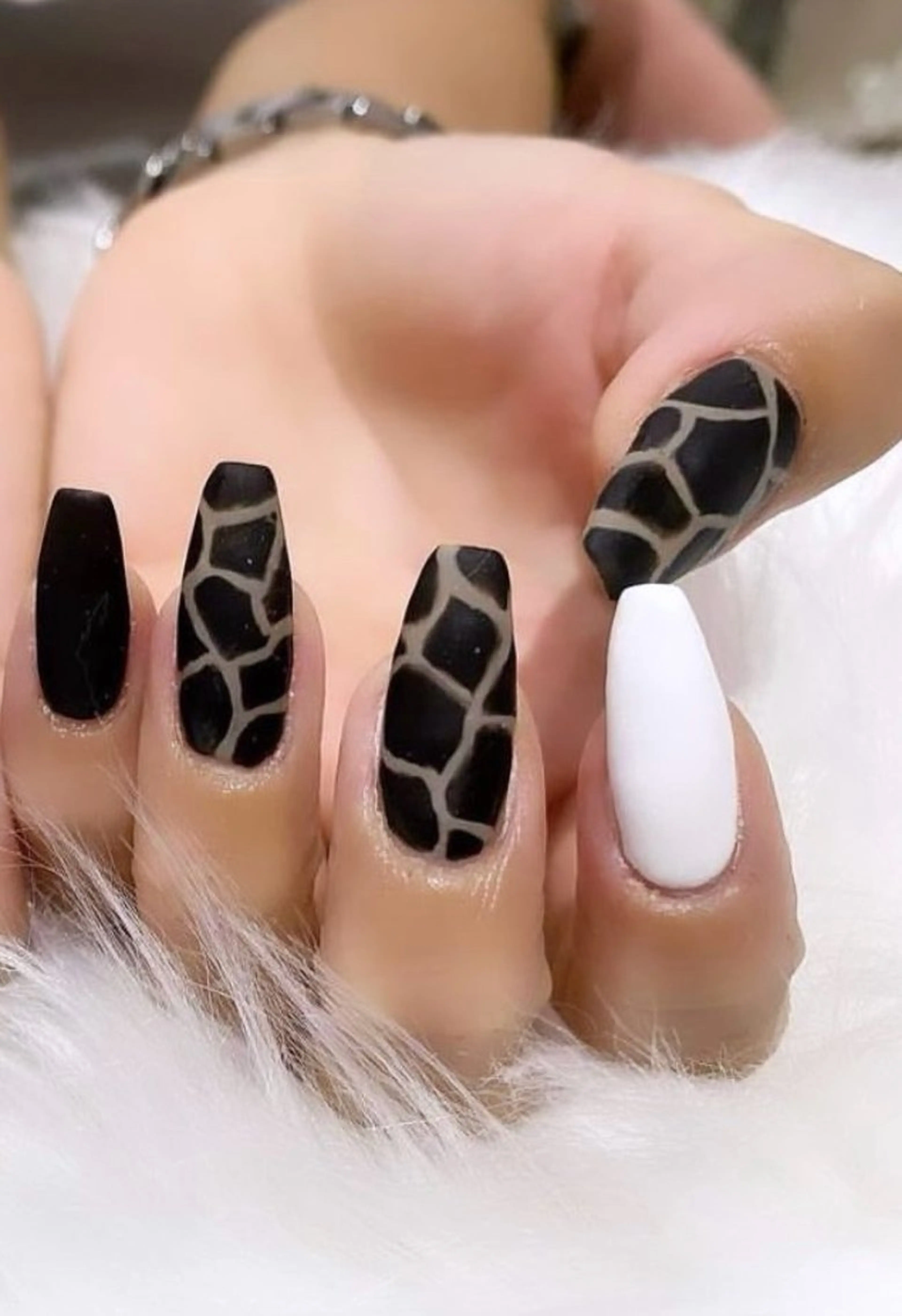 ネイル h △TRIOSのネイルデザイン