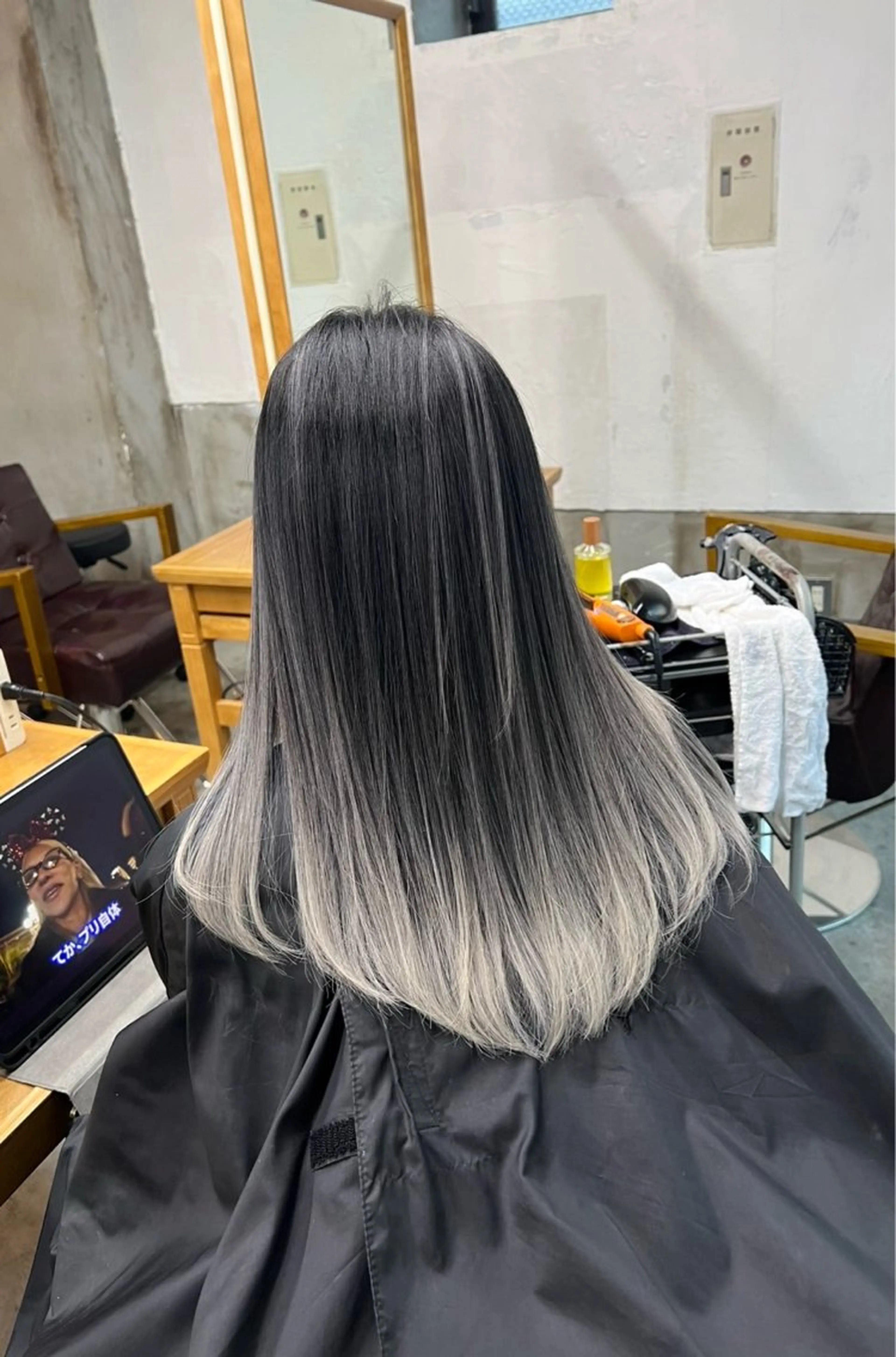 セミロング カラー バレイヤージュ シルバー ホワイトシルバー レイヤーカット ヘアカラー トリートメント ROBIN所属・指名数No.1 /NAOYAのヘアスタイル