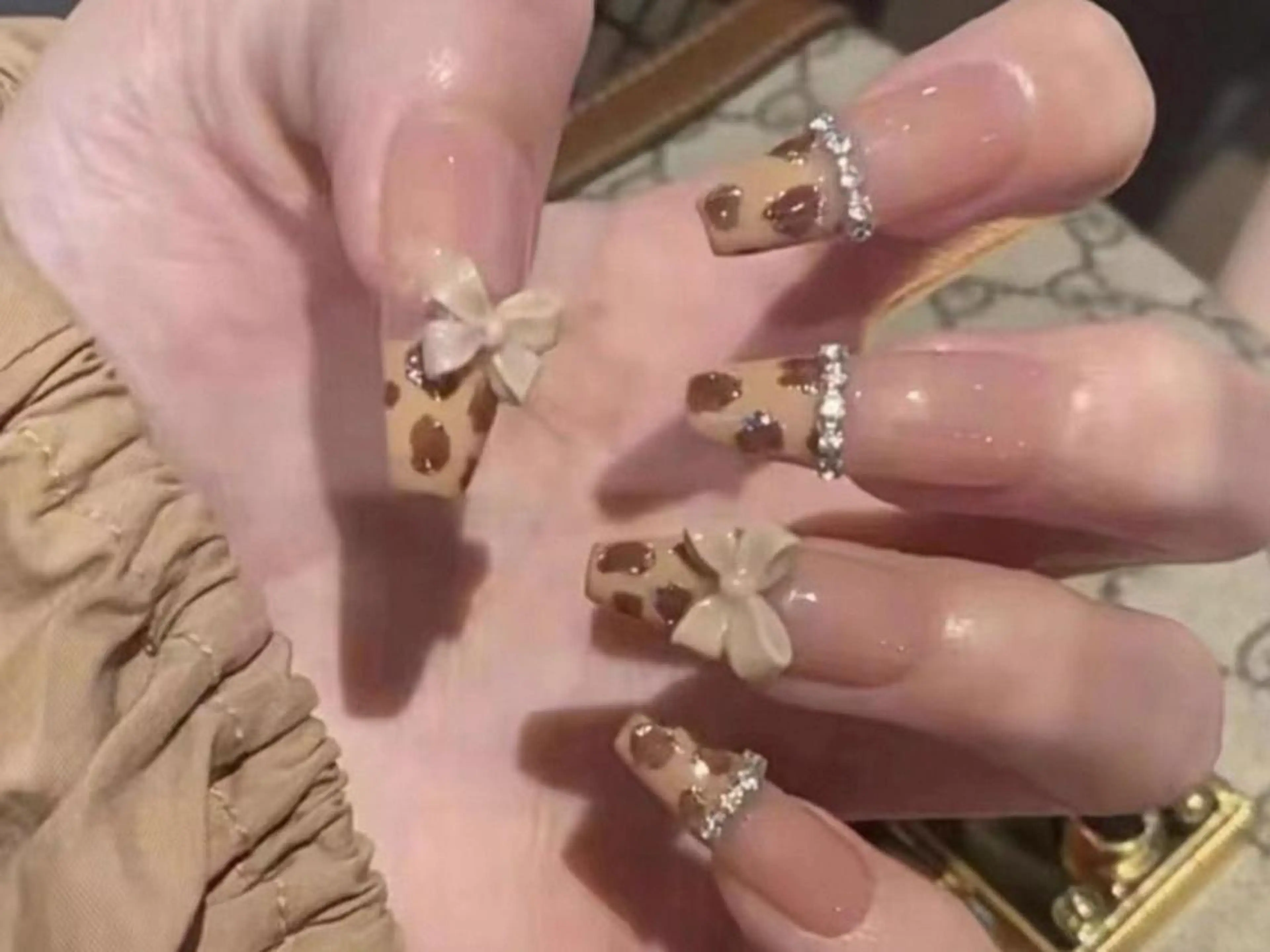 ネイル アートネイル フレンチネイル ゴージャス ミディアムネイル ストーンネイル ハンドネイル ハンドケア 🎀Sense Nail池袋店🎀のネイルデザイン