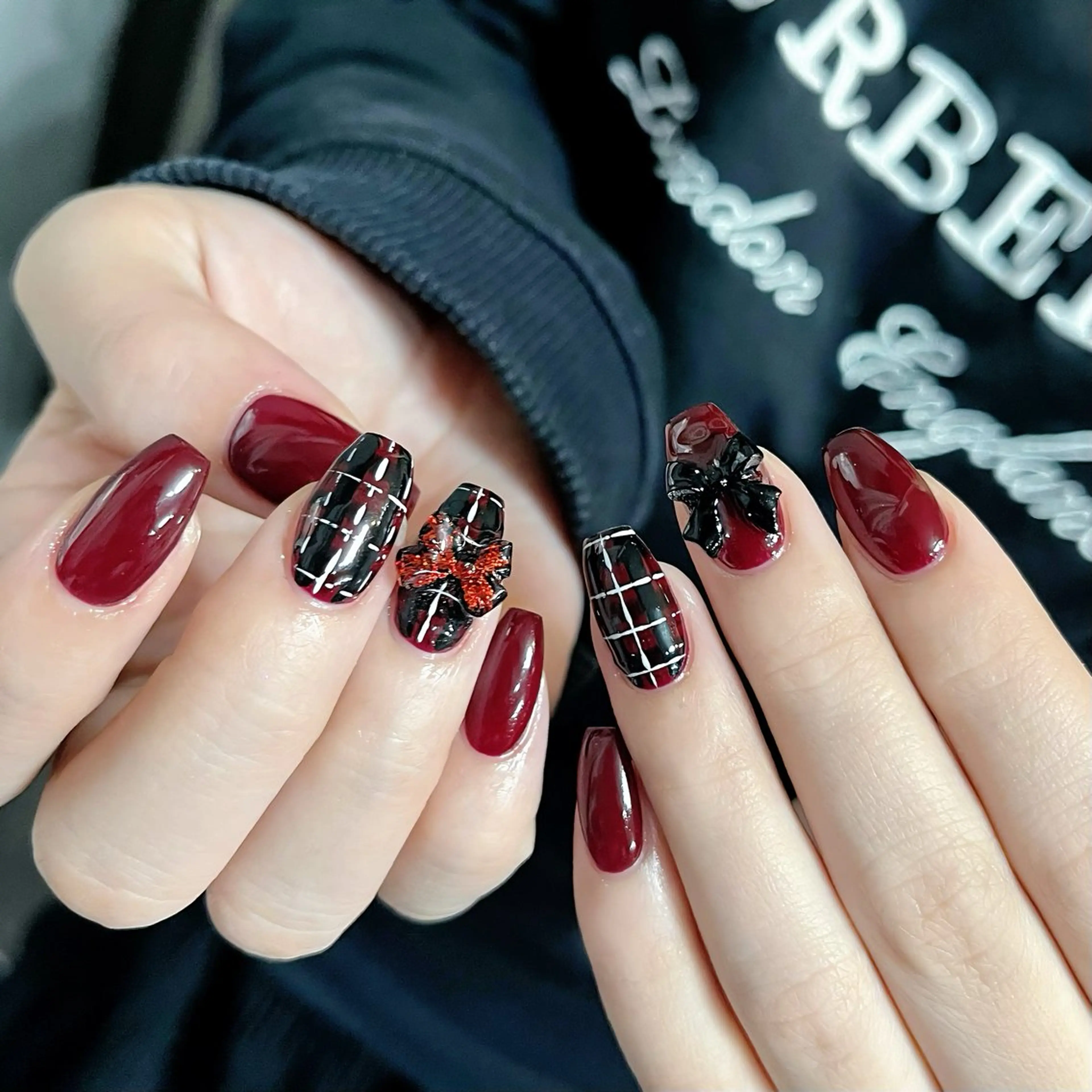 ネイル チークネイル キラキラネイル マグネットネイル ニュアンスネイル リボン ハンドネイル 🫧OPELIA NAIL渋谷🫧のネイルデザイン