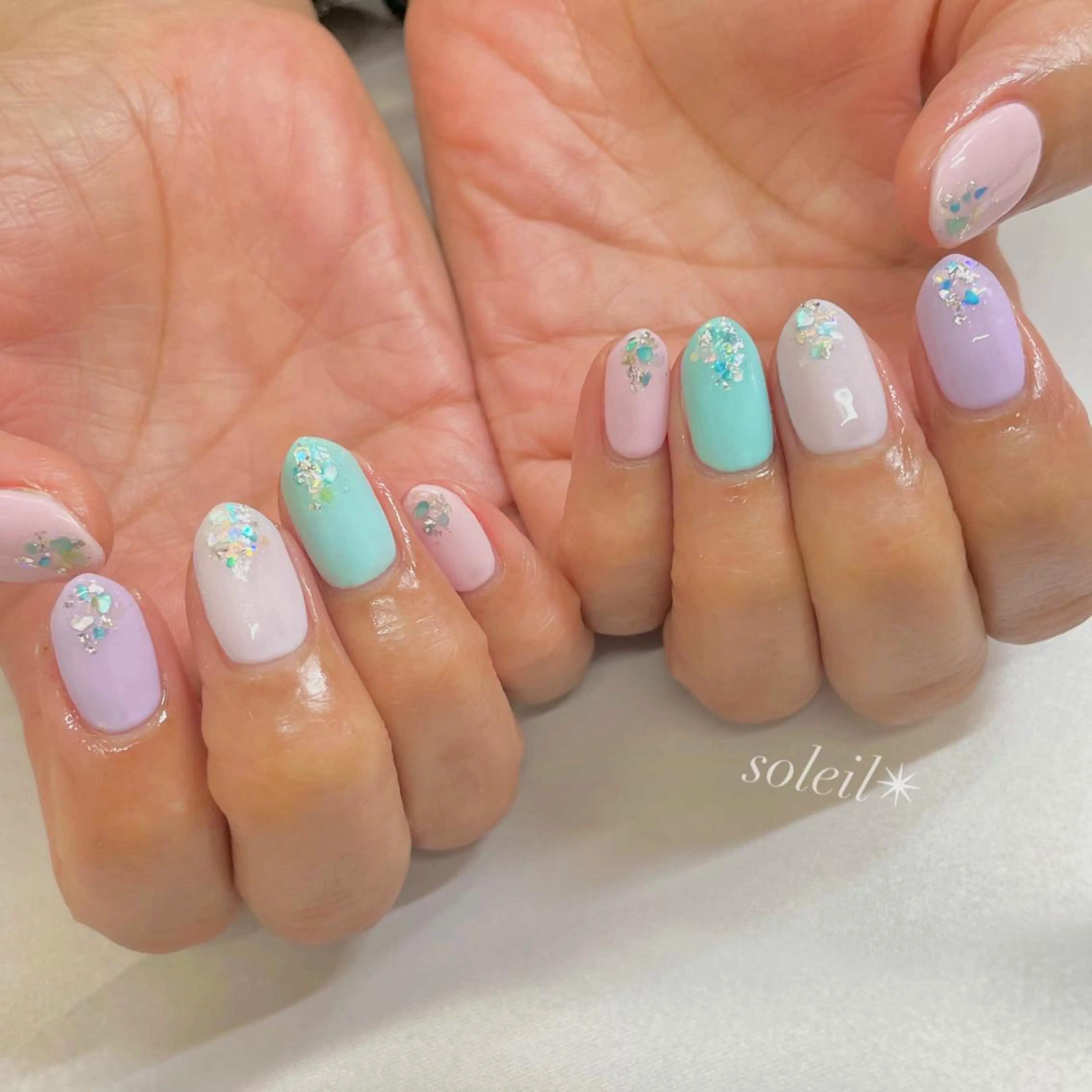 ネイル アートネイル キラキラネイル ラメ(グリッター) ニュアンスネイル オフィスネイル 粟津 美紀のネイルデザイン