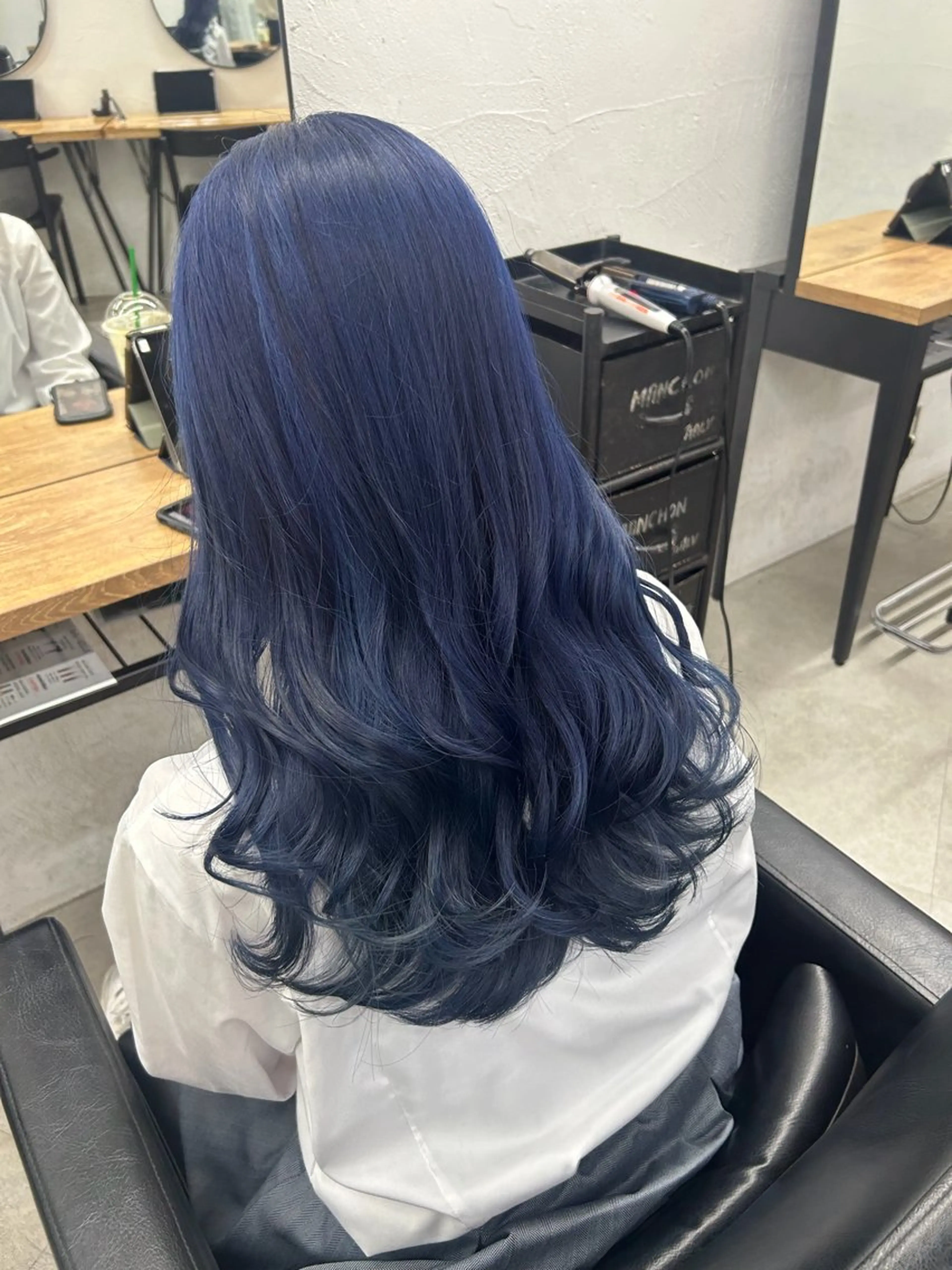 セミロング カラー ブリーチ ブルーカラー ブルーラベンダー ケアブリーチ ダブルカラー カット ヘアカラー トリートメント RYOSUKE ハイトーンのヘアスタイル