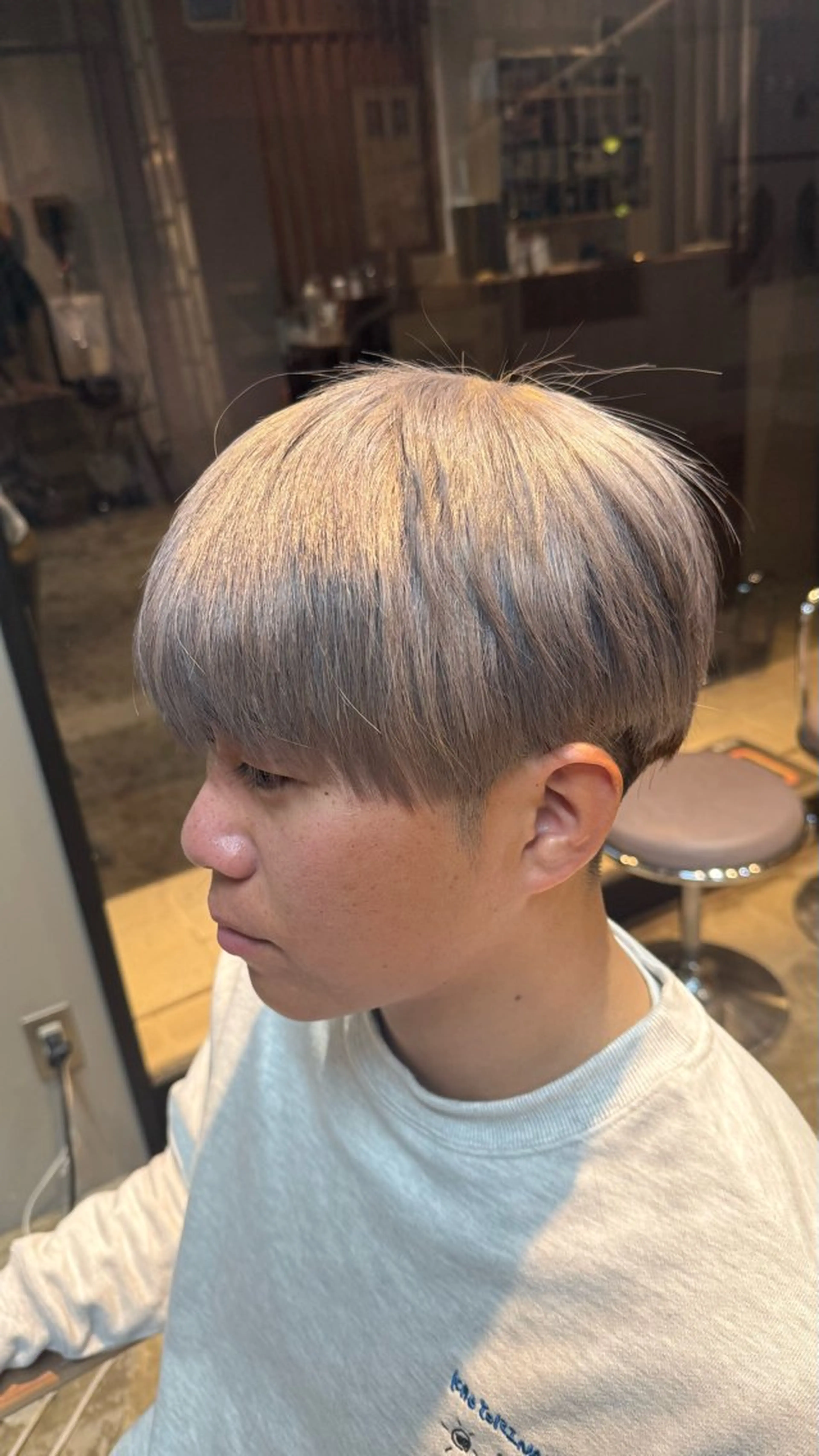 カラー メンズ ベージュカラー ブロンド ホワイトベージュ カット ヘアカラー トリートメント 高橋 充輝のヘアスタイル