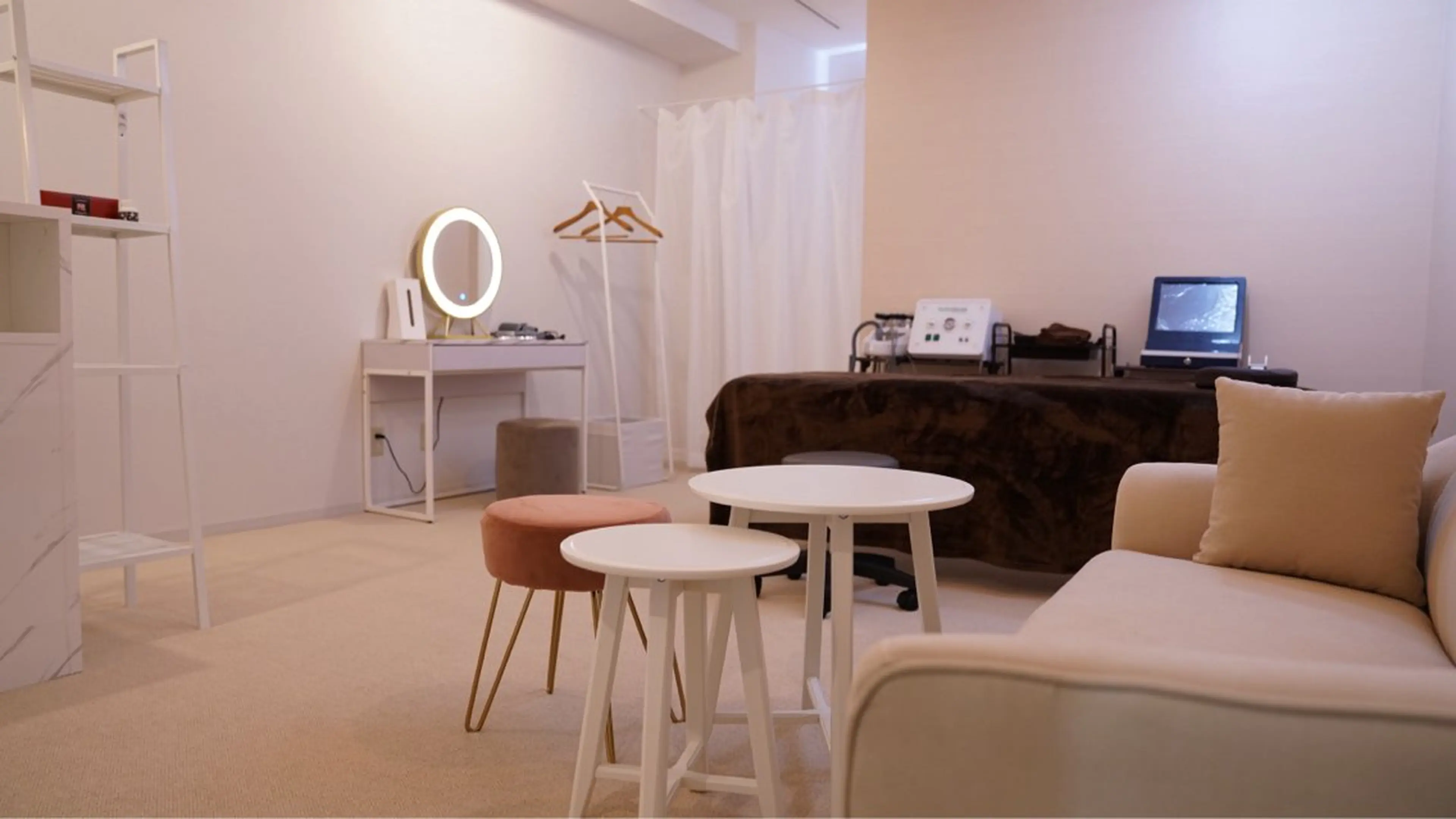 小顔の専門店　理想の小顔【リソウノコガオ】福島店所属・KOTO SALONのエステ・リラクイメージ