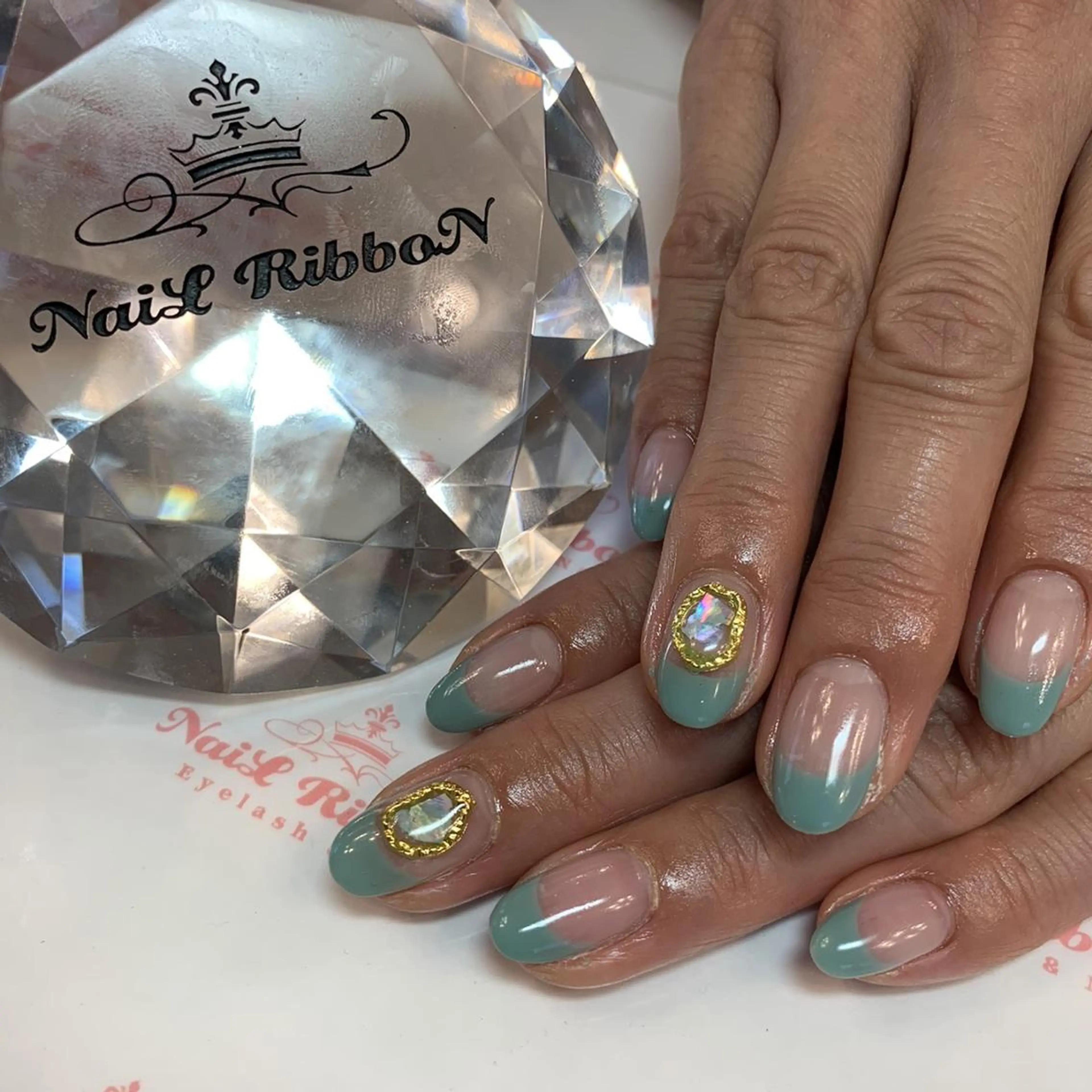ネイル ネイルリボン 受付スタッフのネイルデザイン
