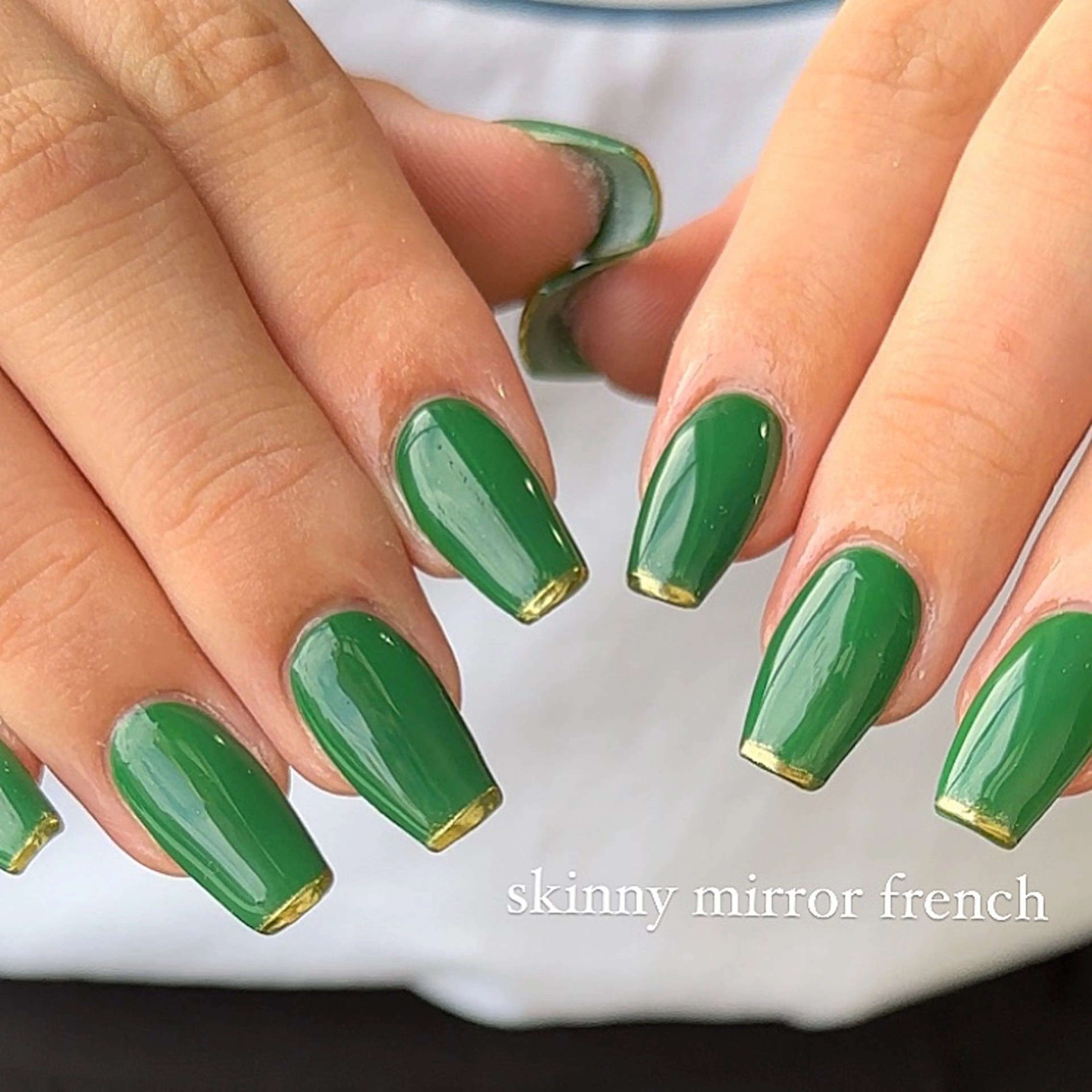 ネイル ゴールド ワンカラーネイル シンプルネイル ハンドネイル nailsalon  TORONのネイルデザイン