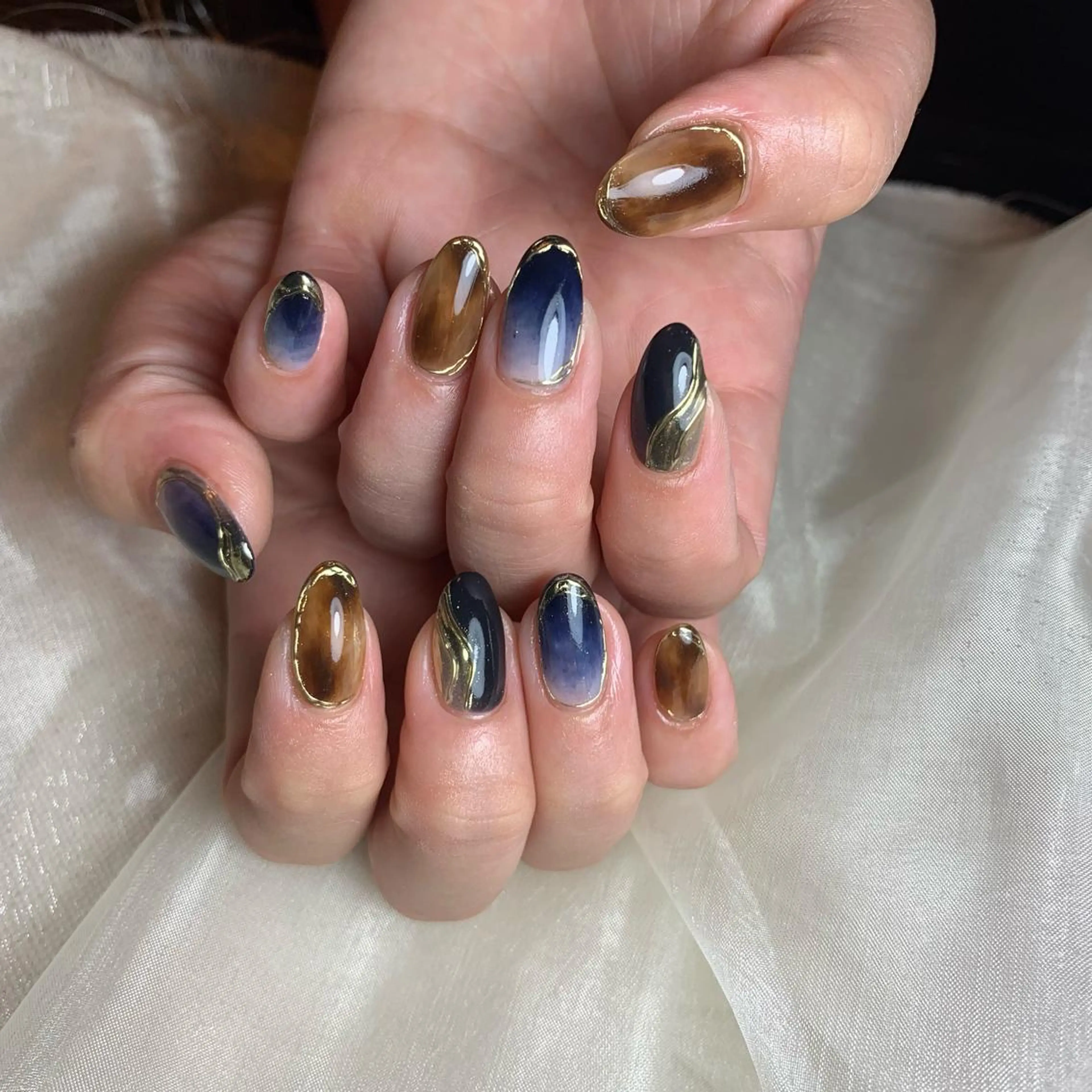 ネイル ハンドネイル repos~ルポ~所属・里見 麗のネイルデザイン