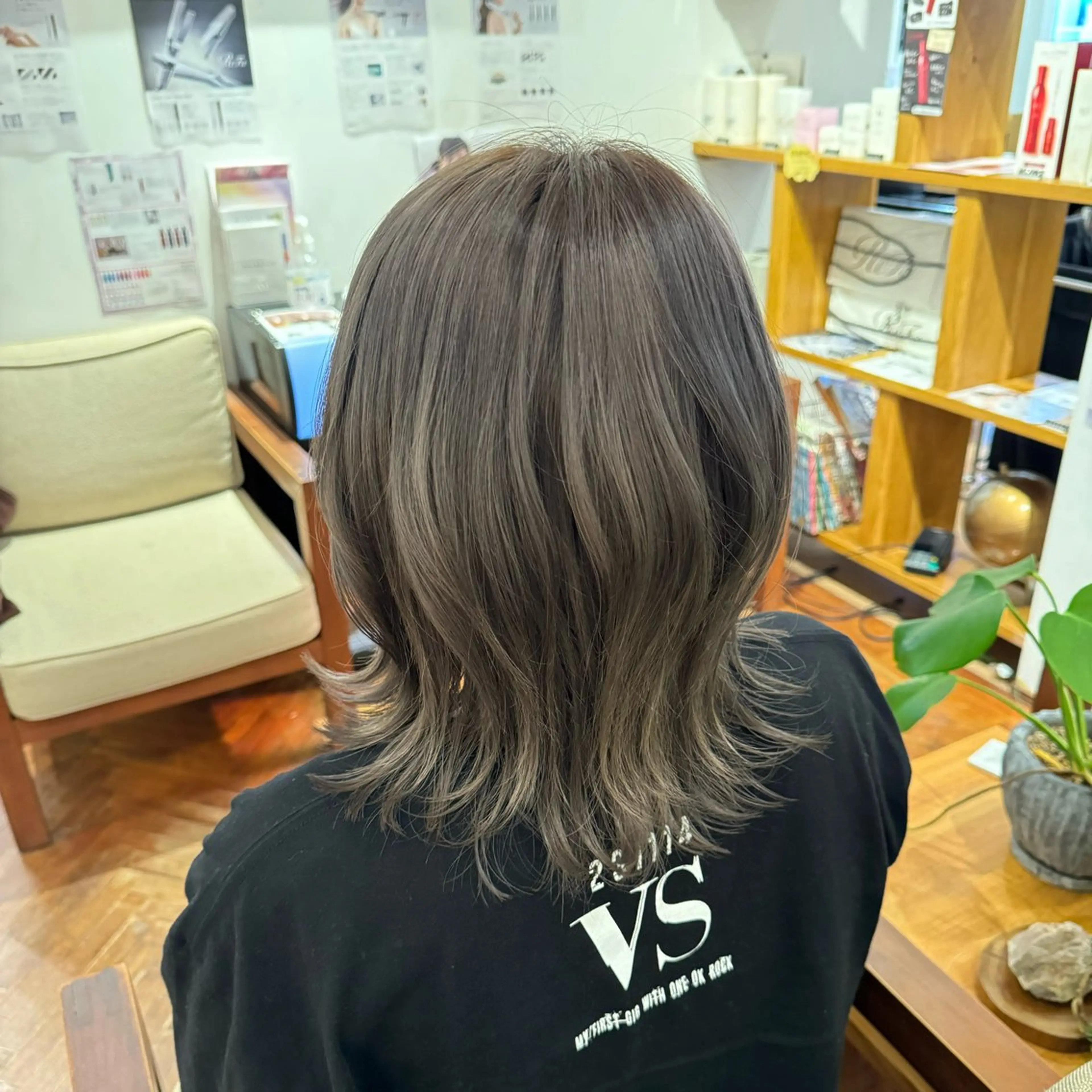 ミディアム ヘアカラー 吉田 新平のヘアスタイル