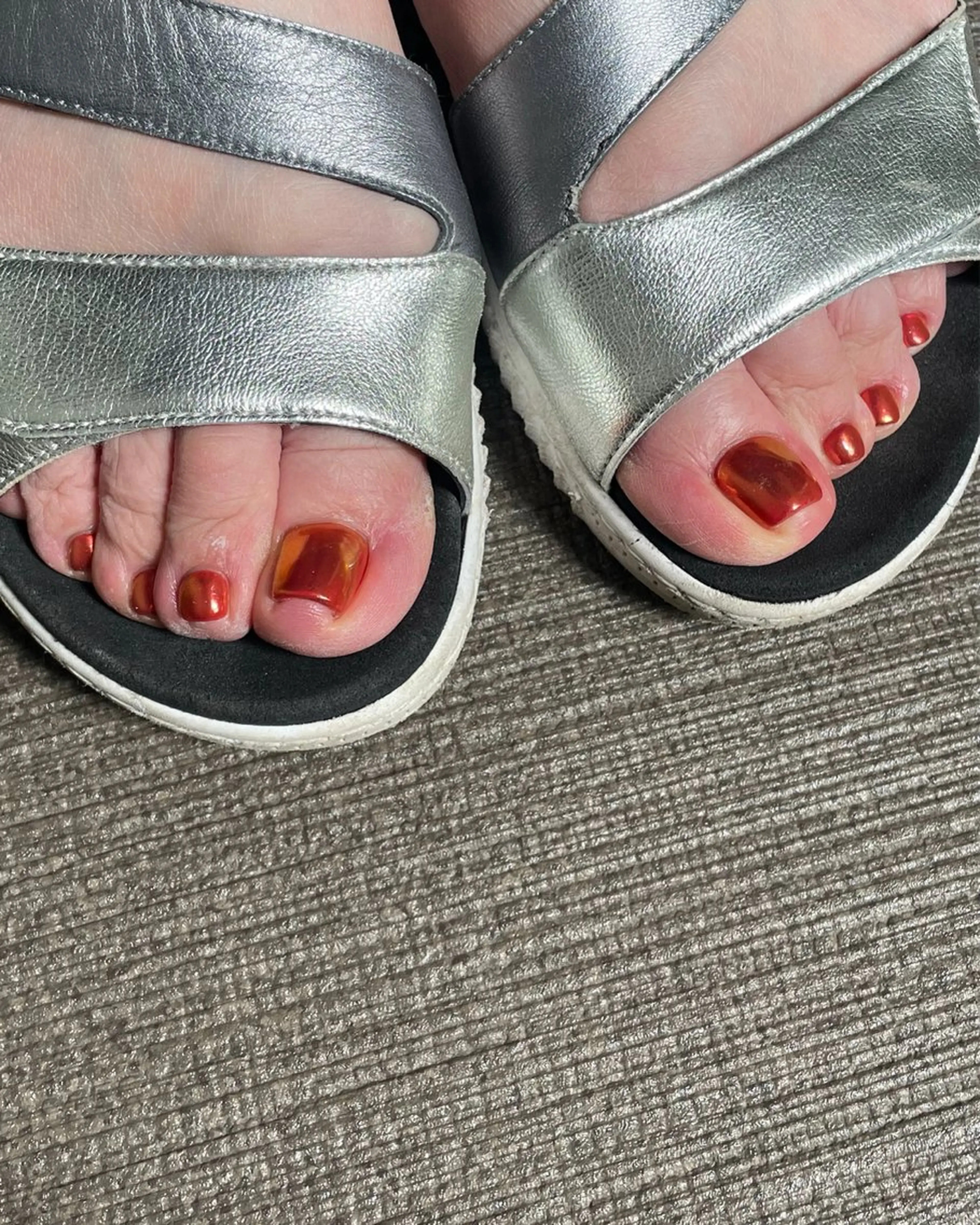 ネイル オーロラネイル ミラーネイル ワンカラーネイル フットネイル F room 表参道のネイルデザイン