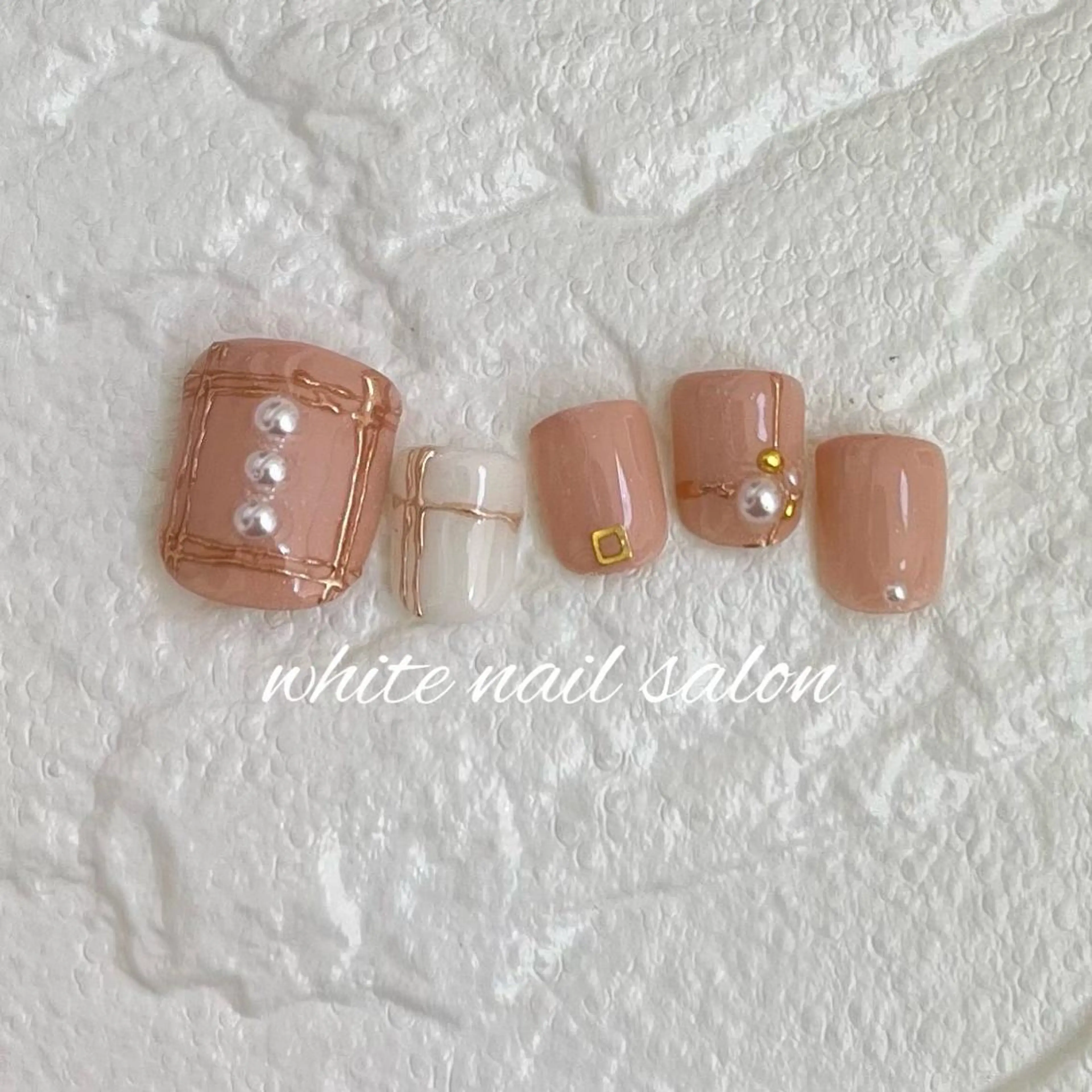 ネイル フットネイル ジェルネイル ハードジェル ラメ(グリッター) 持ち込み フットネイル white nail salonのネイルデザイン