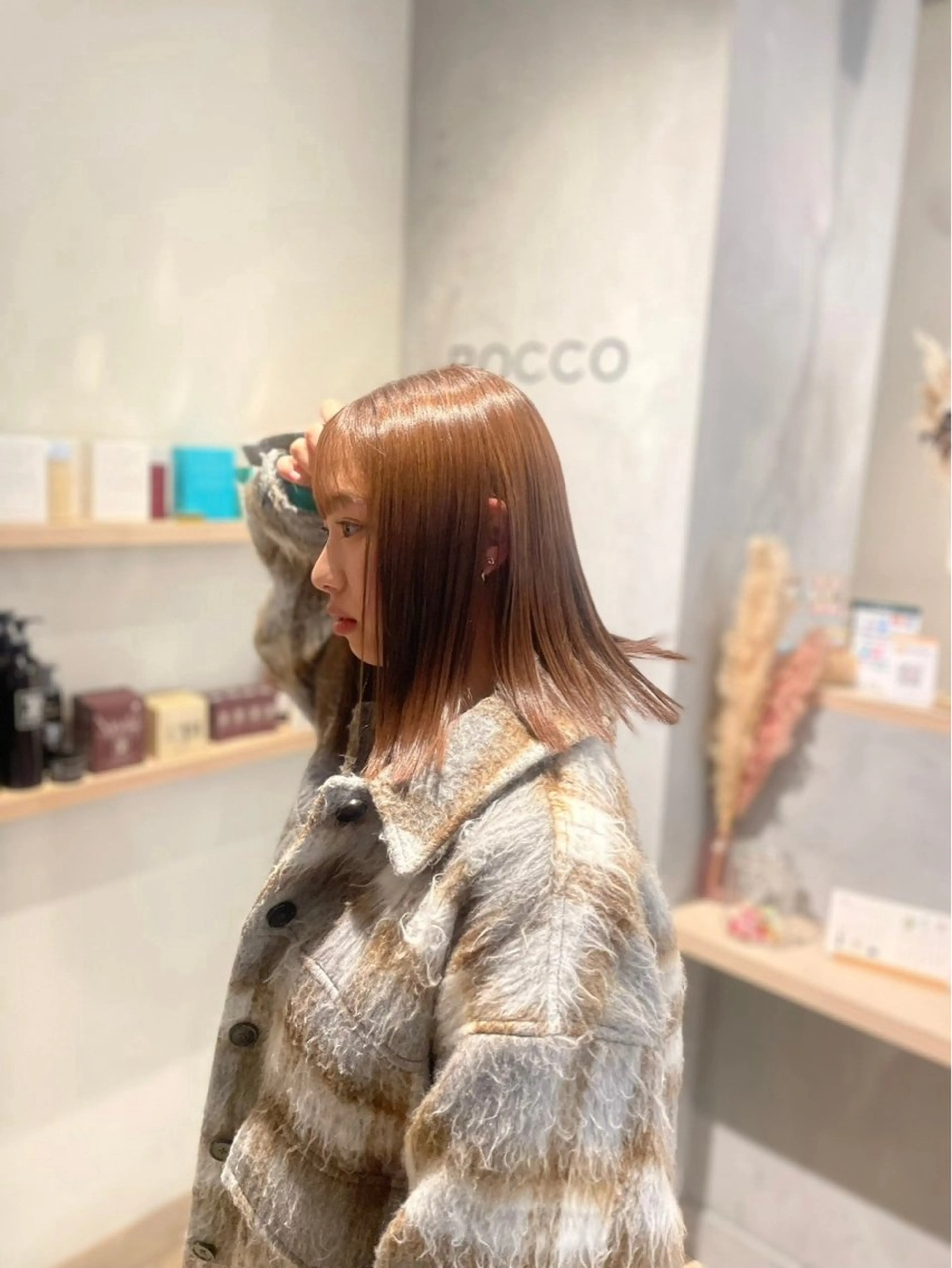 セミロング トリートメント アイナ ROCCOのヘアスタイル