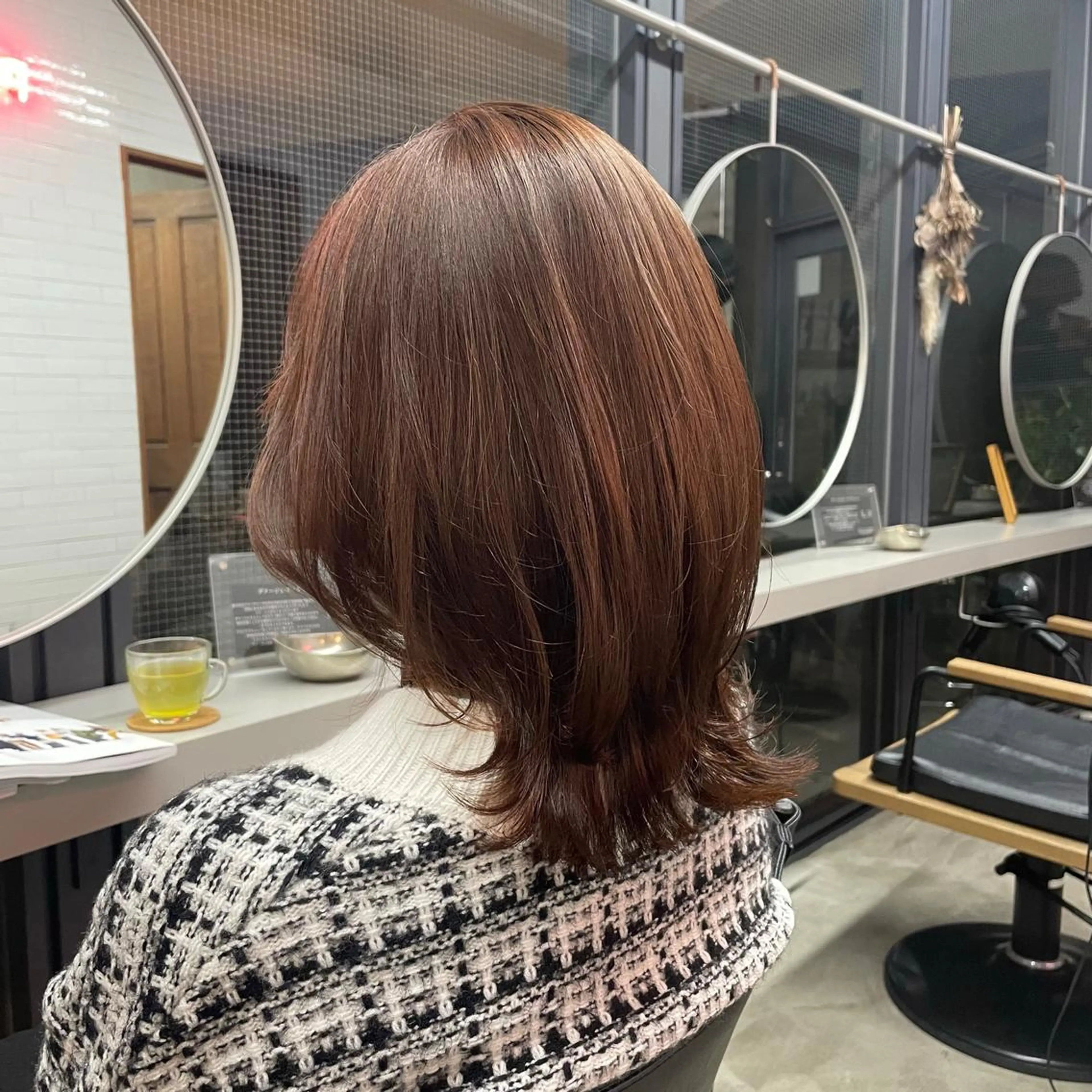 ミディアム カラー ベージュカラー ブリーチ ブリーチなしカラー ピンクカラー ピンクベージュ やすだ しおりのヘアスタイル